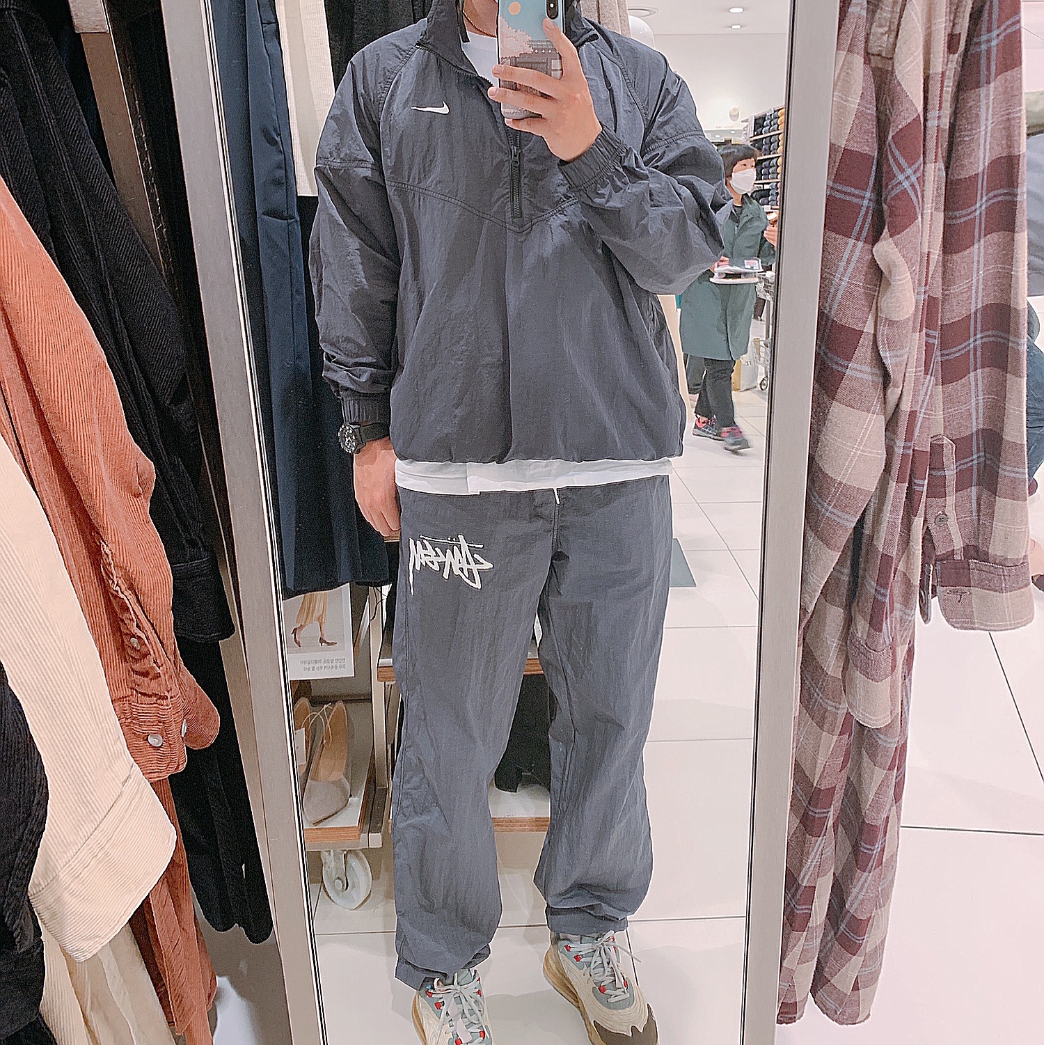Nike x Travis Scott Air Max 270 React Cactus Trails, Nike x Stussy Windrunner Jacket Off Noir 착용 스타일