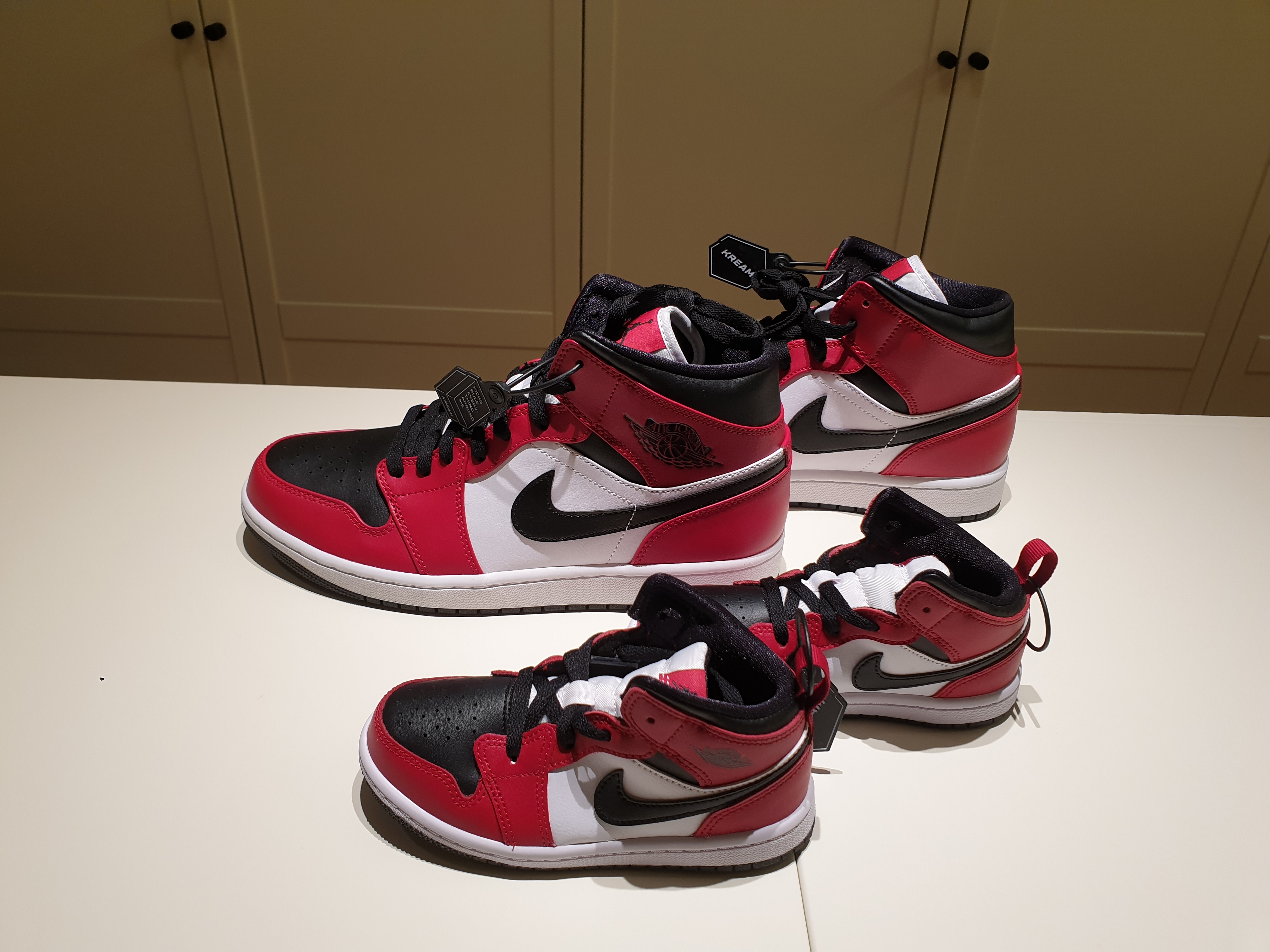 Jordan 1 Mid Chicago Black Toe, (TD) Jordan 1 Mid Chicago Black Toe 착용 스타일