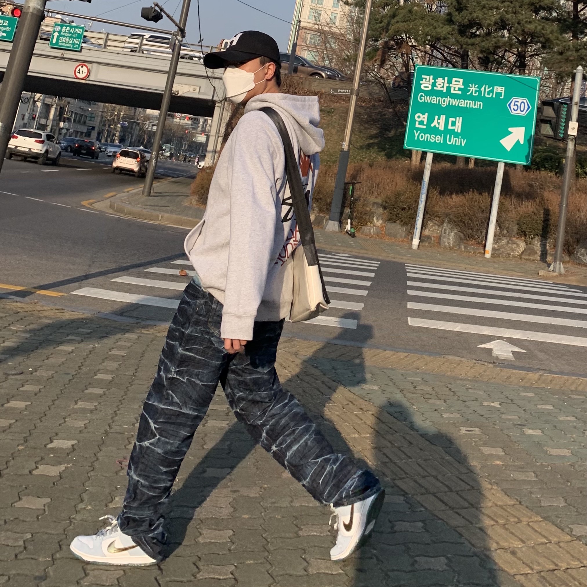 Nike x Sean Cliver SB Dunk Low Holiday Special 착용 스타일 - 2