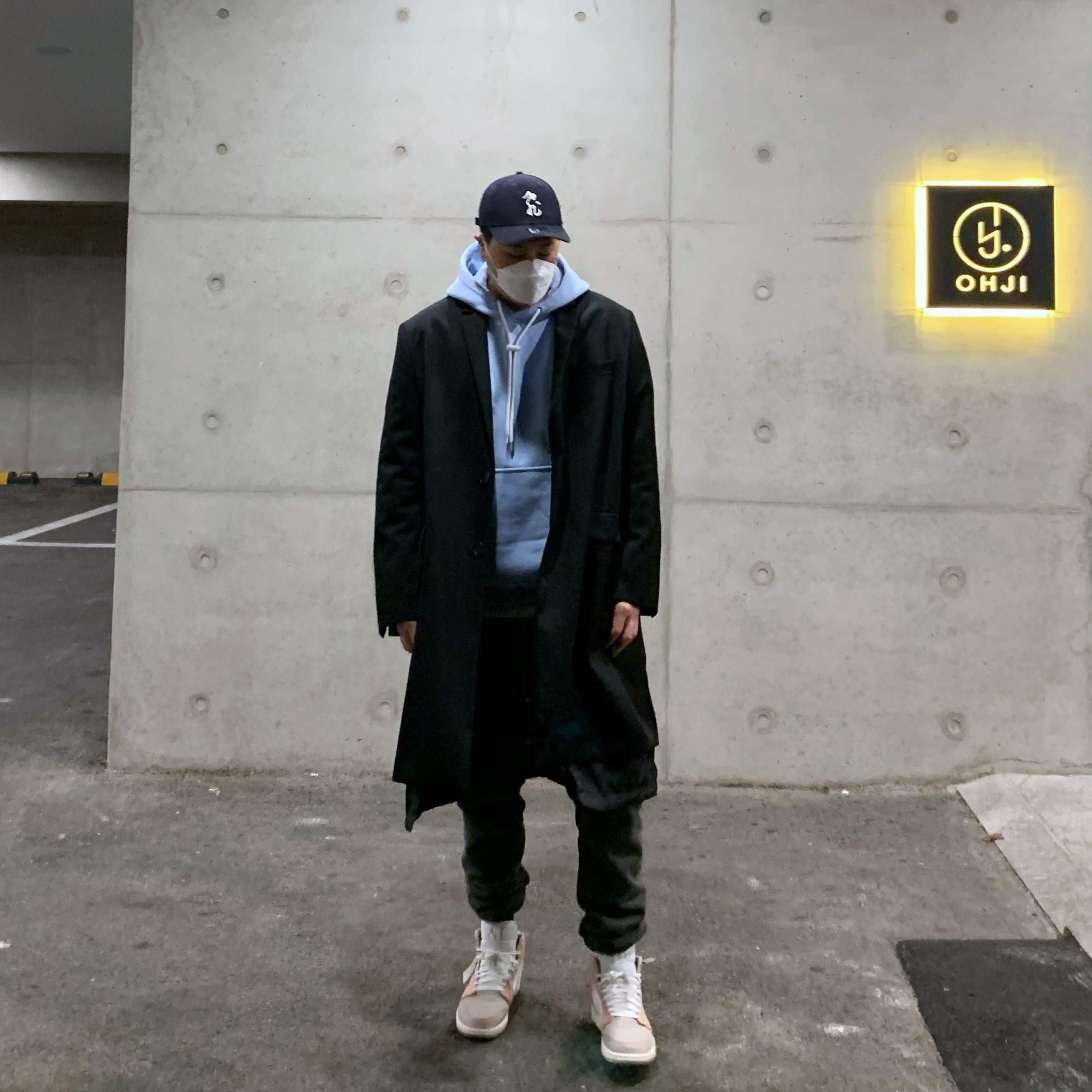 Jordan 1 Mid Milan, Nike M NRG Hoodie Psychic Blue 착용 스타일