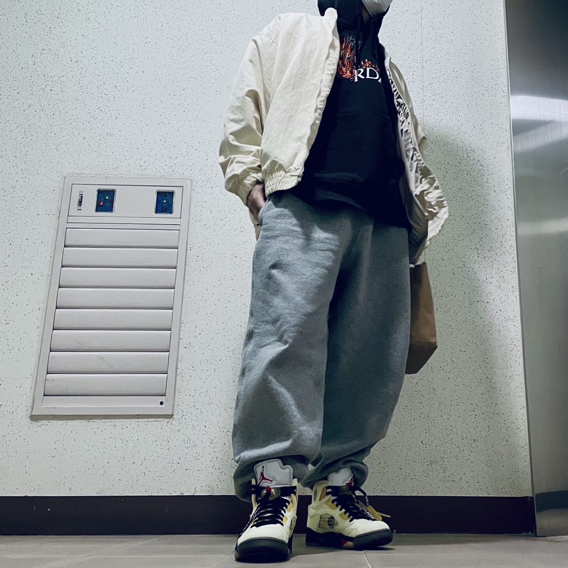 Jordan 5 x Off-White Retro SP Sail Fire Red, Nike x Stussy NRG BR Fleece Pants Grey 착용 스타일