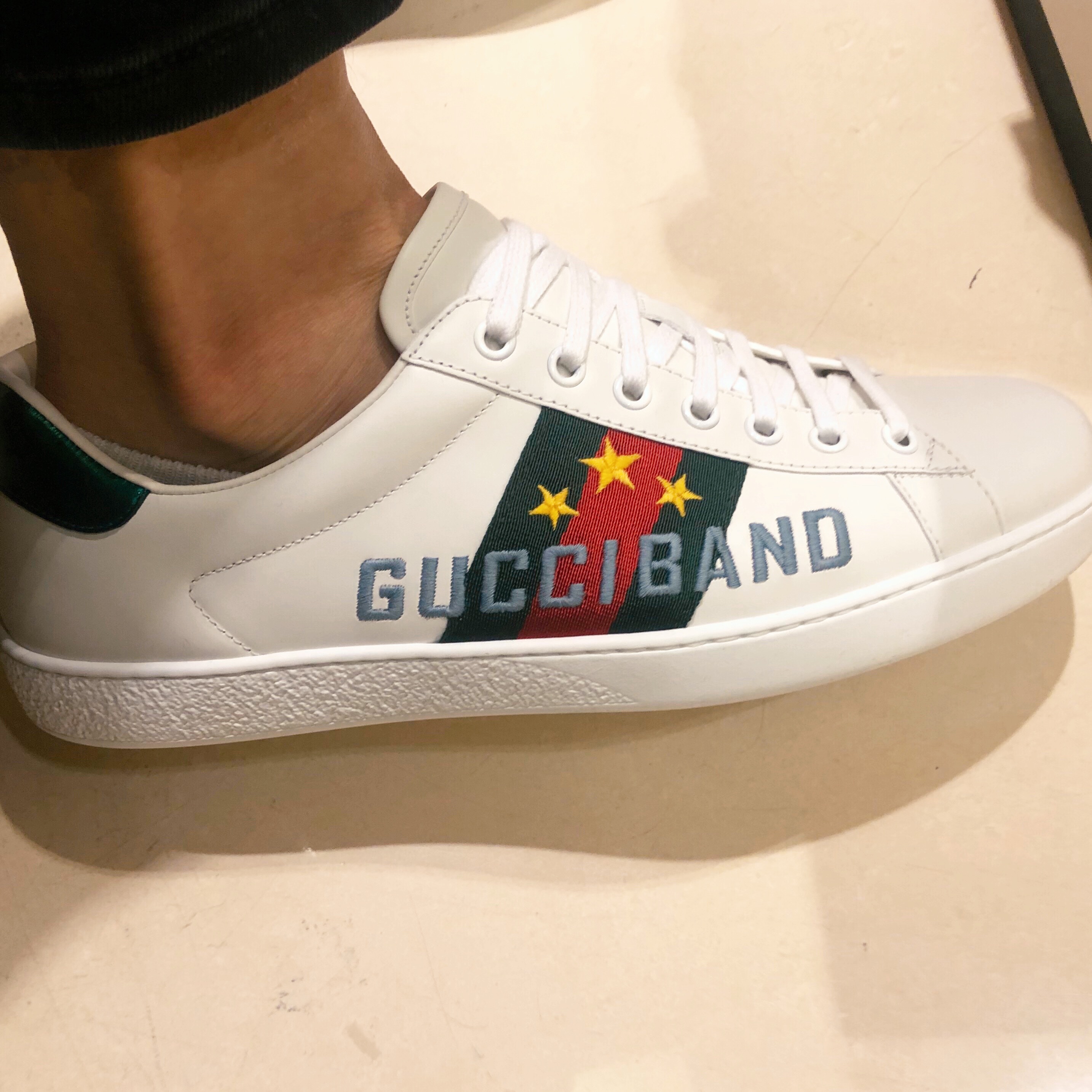 Gucci Ace Gucci Band Sneakers 착용 스타일