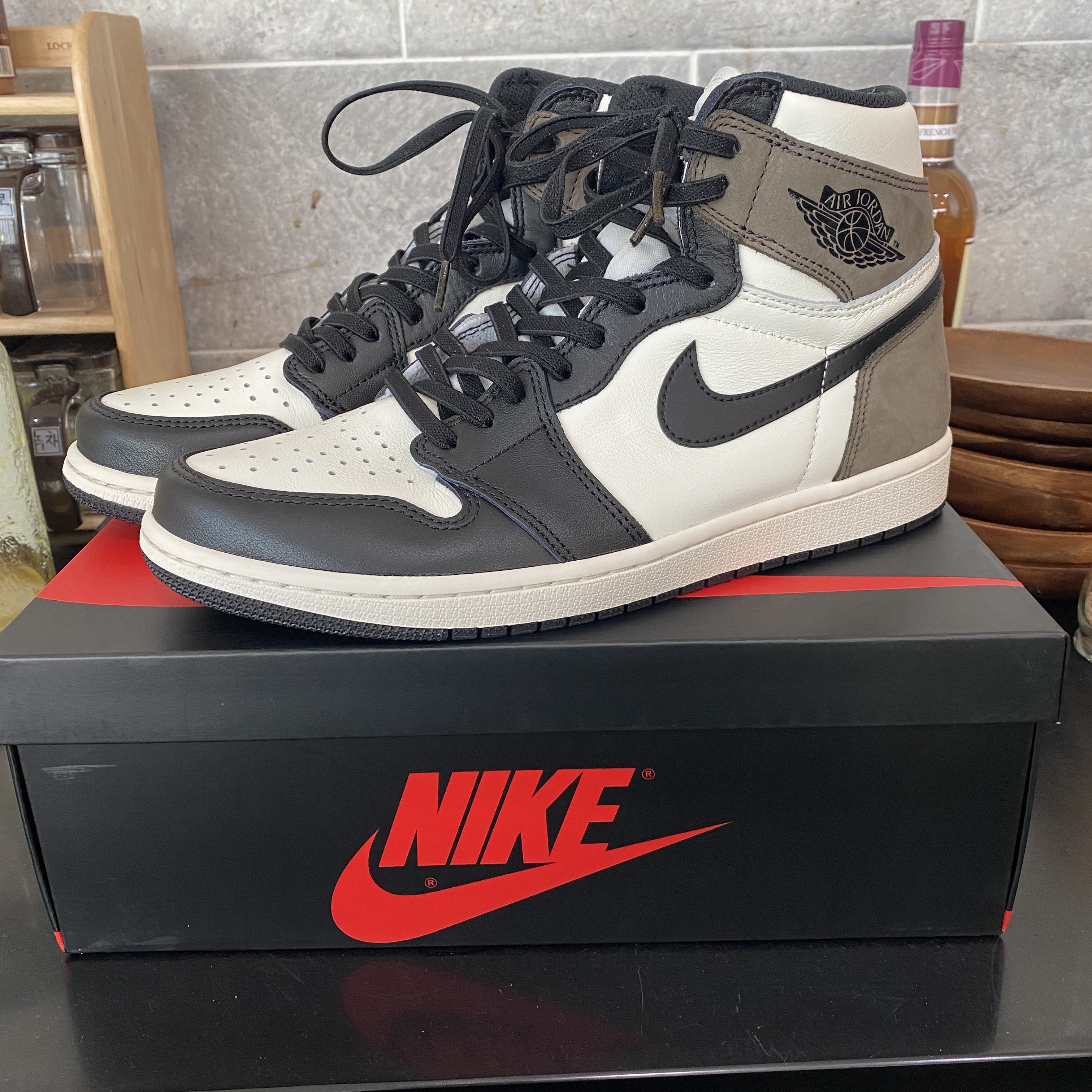 Jordan 1 Retro High OG Black Mocha 착용 스타일