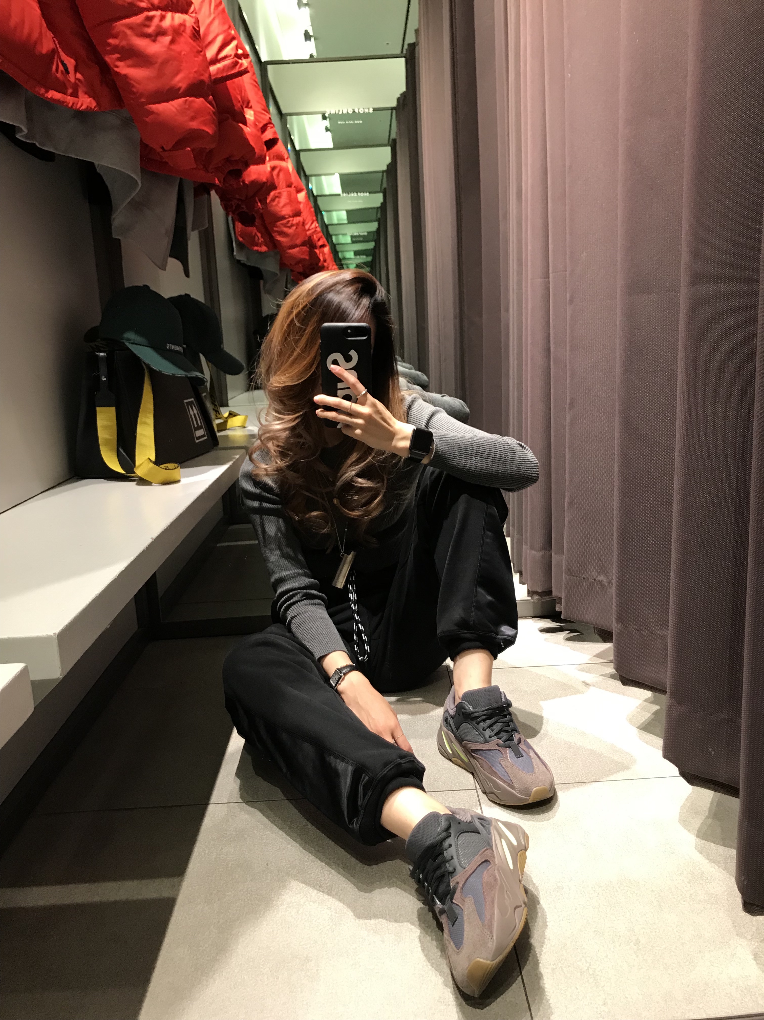 Adidas Yeezy Boost 700 Mauve 착용 스타일 - 2
