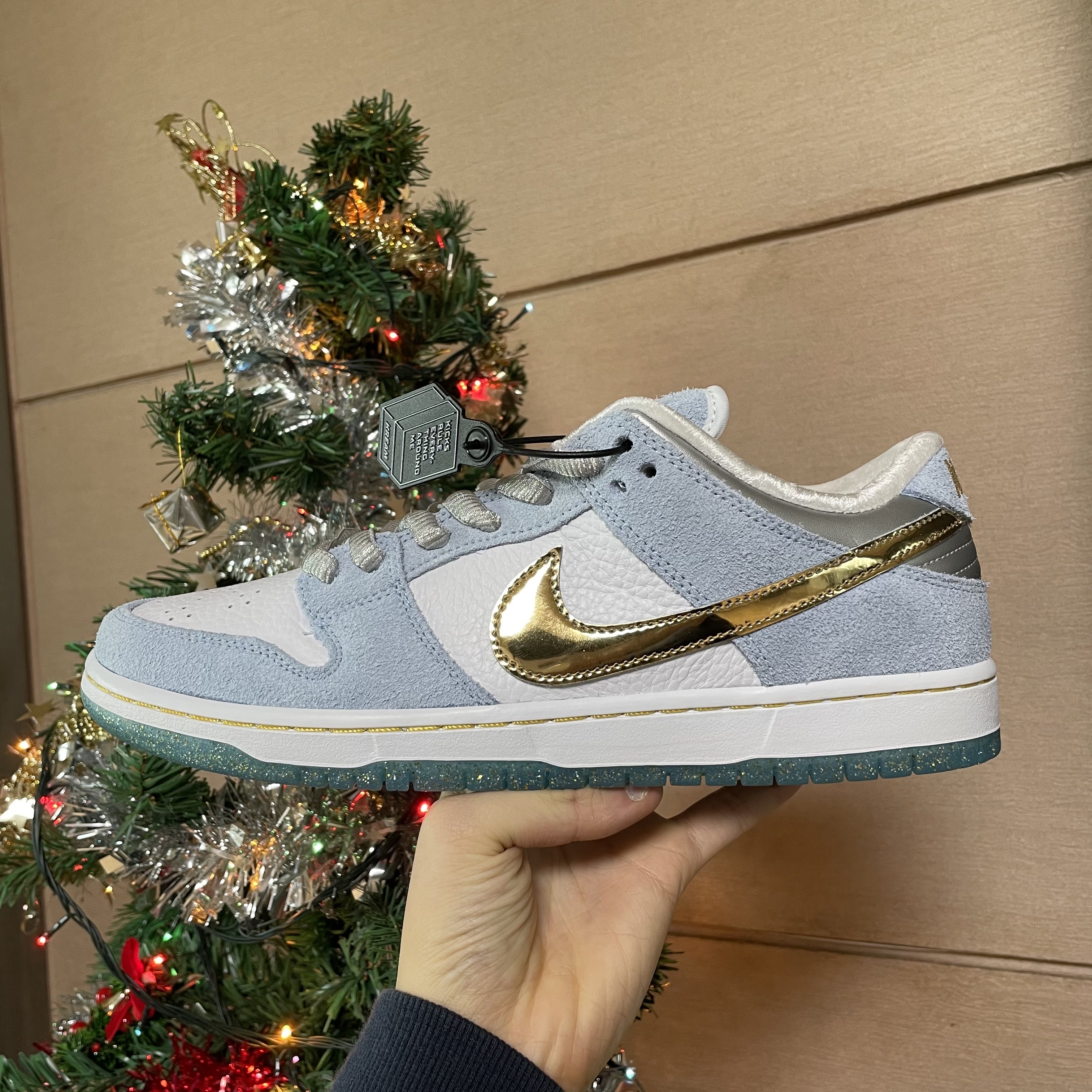 Nike x Sean Cliver SB Dunk Low Holiday Special 착용 스타일 - 1