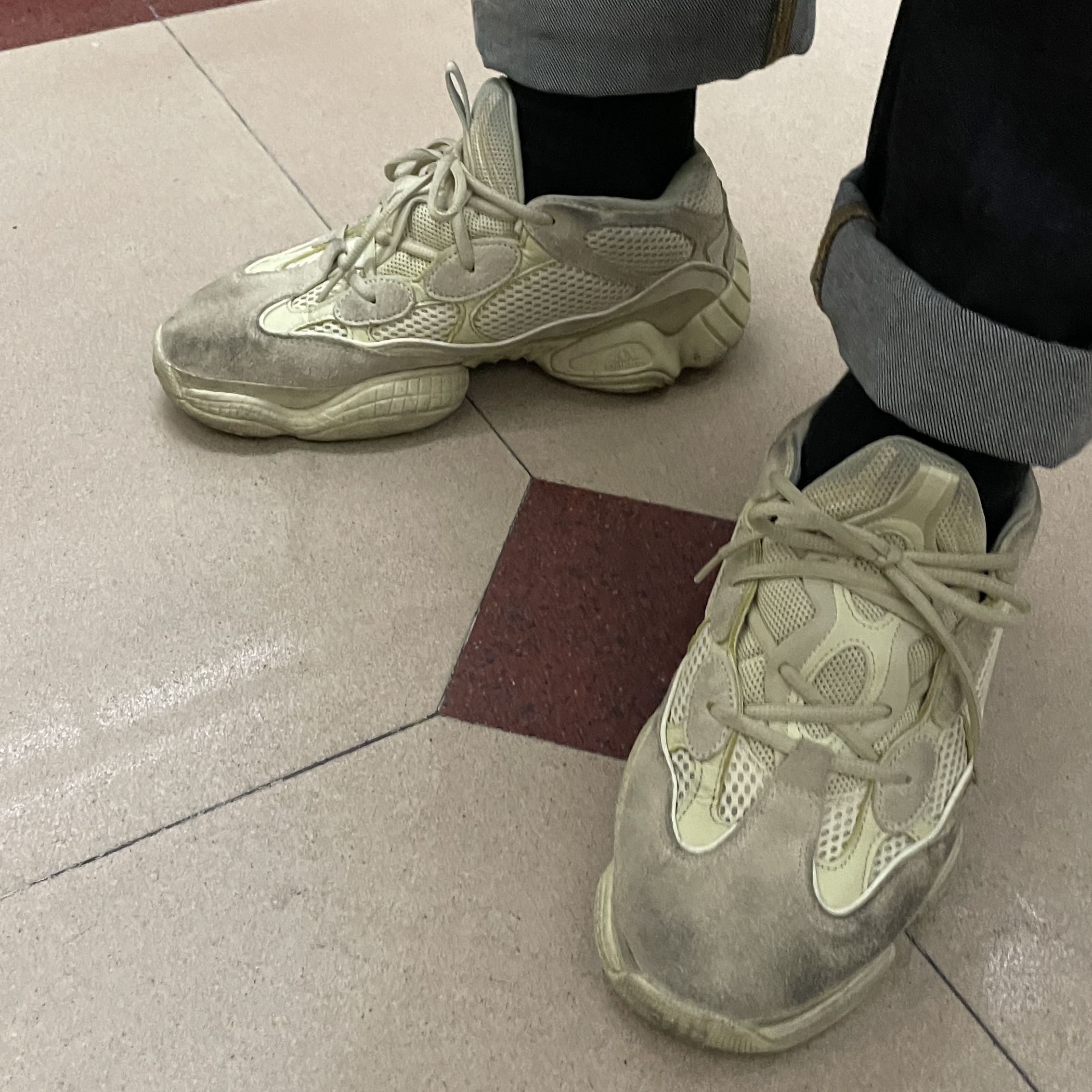 Adidas Yeezy 500 Super Moon Yellow 착용 스타일