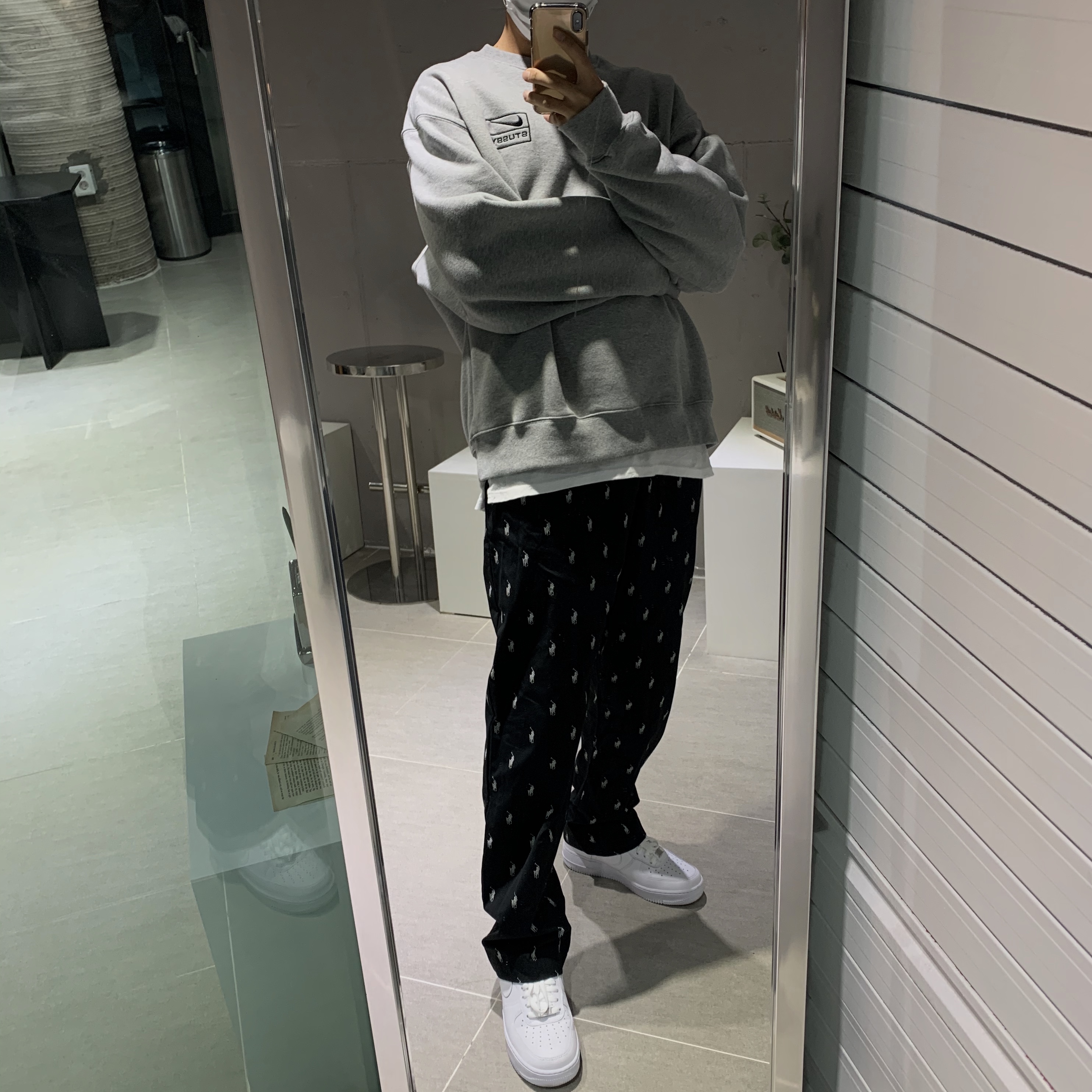 Nike x Stussy NRG BR Crew Fleece Grey, Nike Air Force 1 '07 Low White 착용 스타일