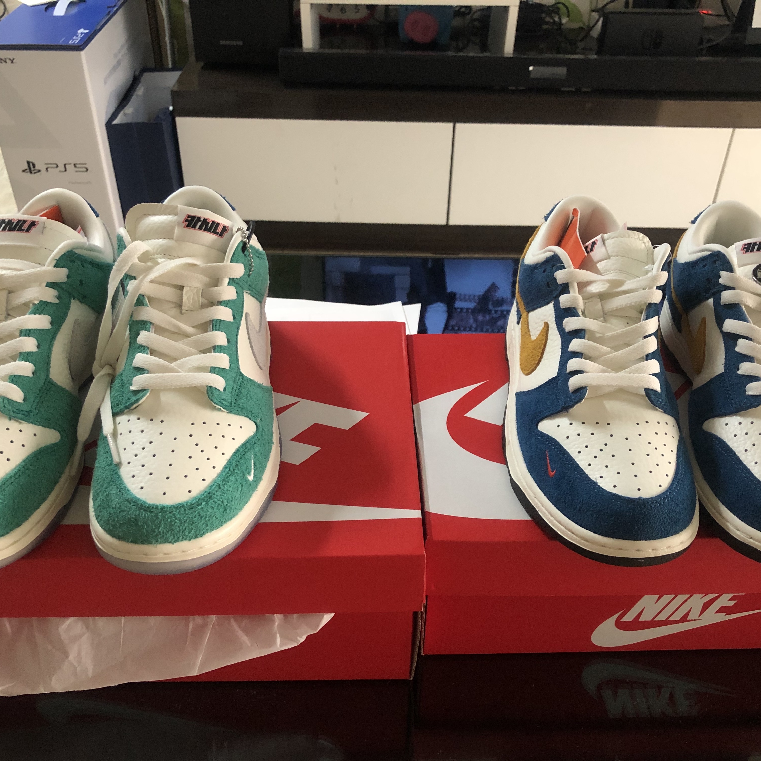 Nike x Kasina Dunk Low Road Sign - Kasina Exclusive, Nike x Kasina Dunk Low 80's Bus 착용 스타일 - 3