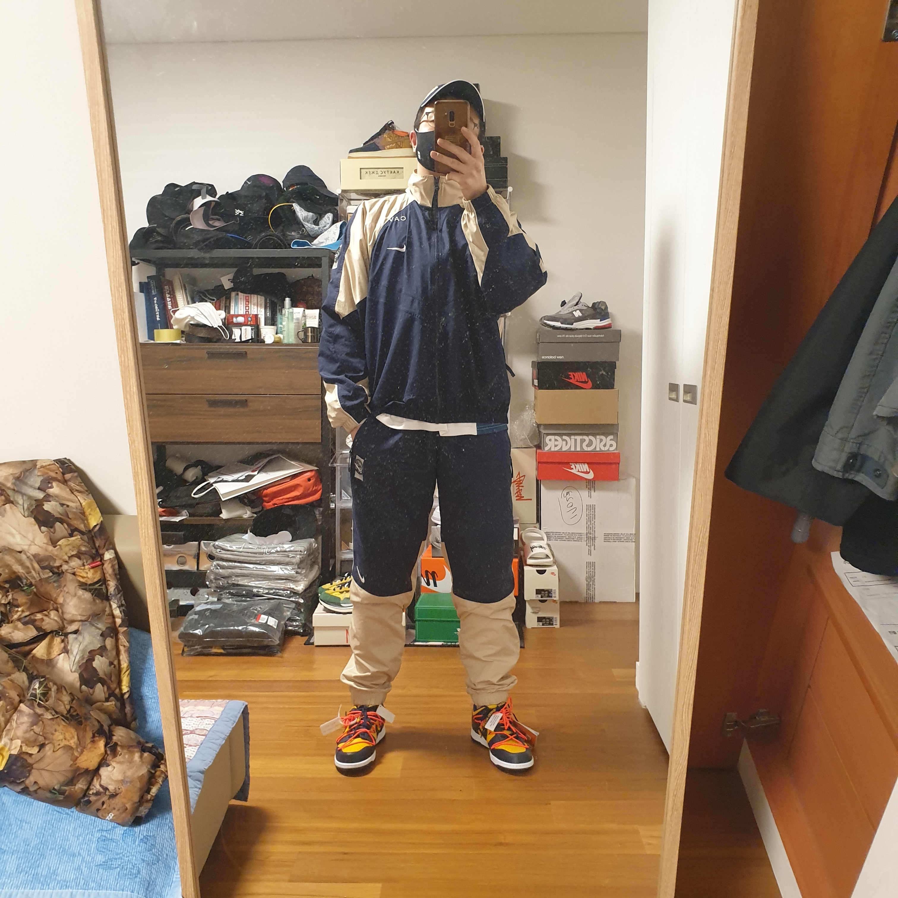 Nike x Off-White Dunk Low University Gold Midnight Navy 착용 스타일 - 3