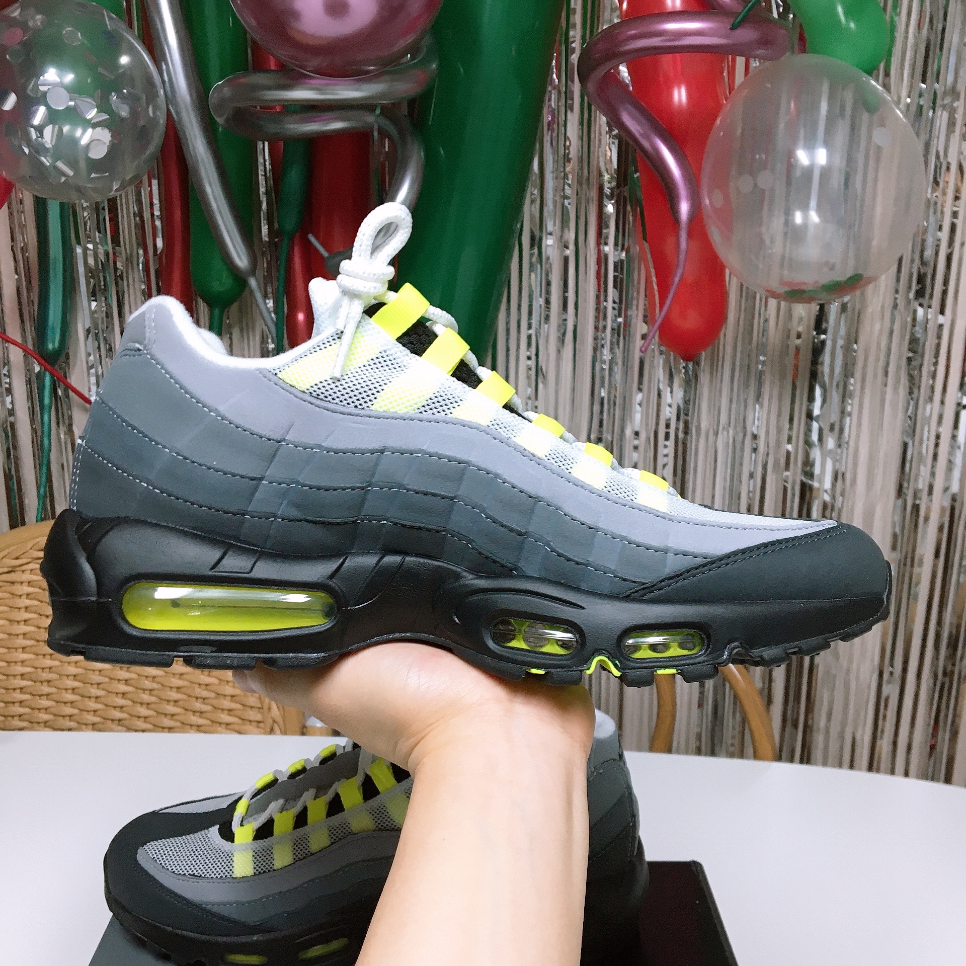 Nike Air Max 95 OG Neon Yellow 2020 착용 스타일 - 4