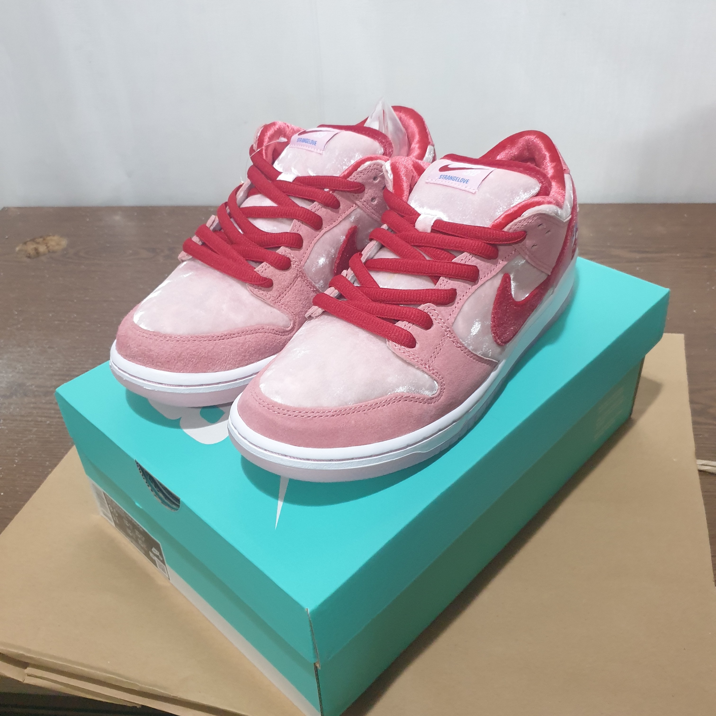 Nike x StrangeLove SB Dunk Low Pink (Regular Box) 착용 스타일 - 3