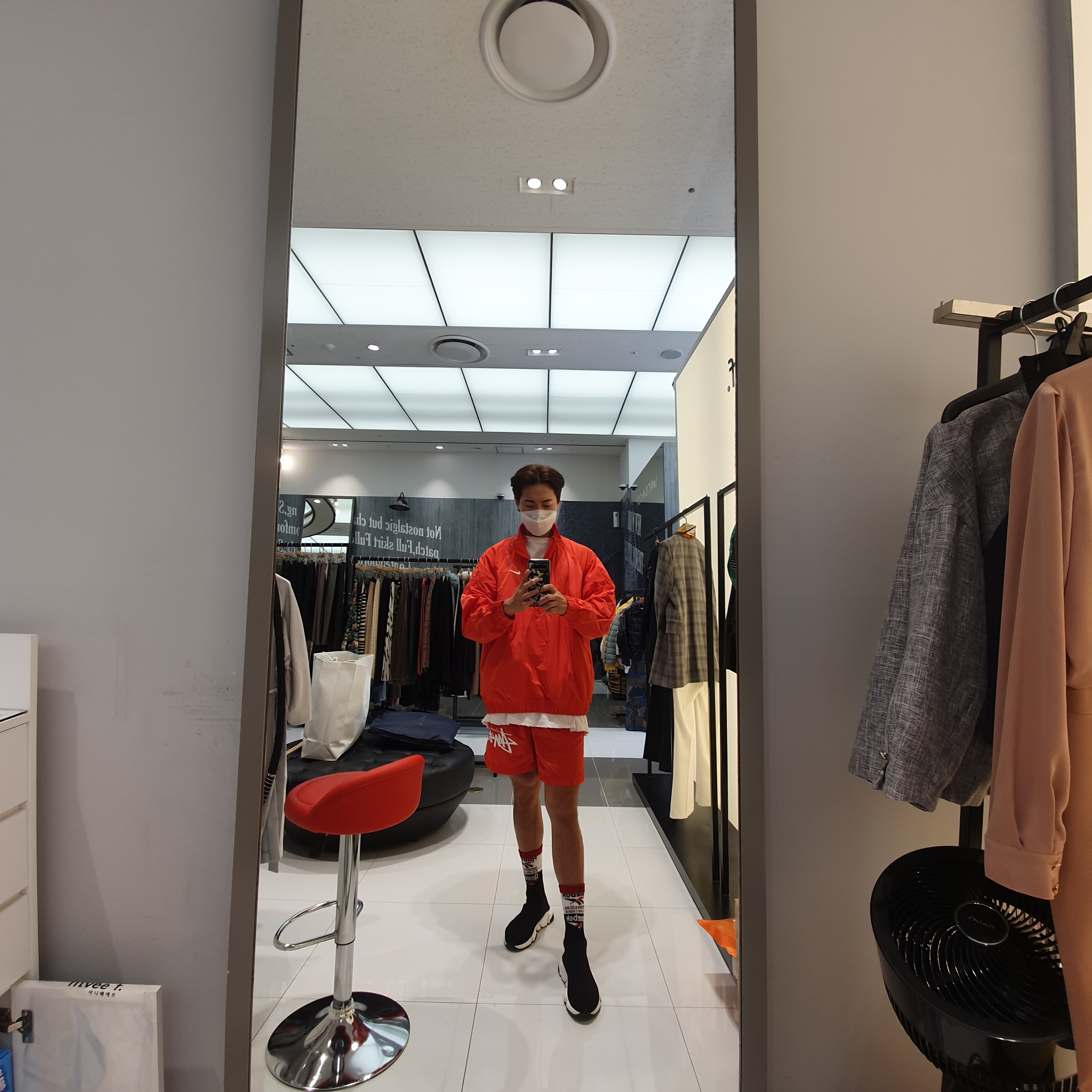 Balenciaga Speed Trainer Black White 2020, Nike x Stussy Windrunner Jacket Habanero Red 착용 스타일