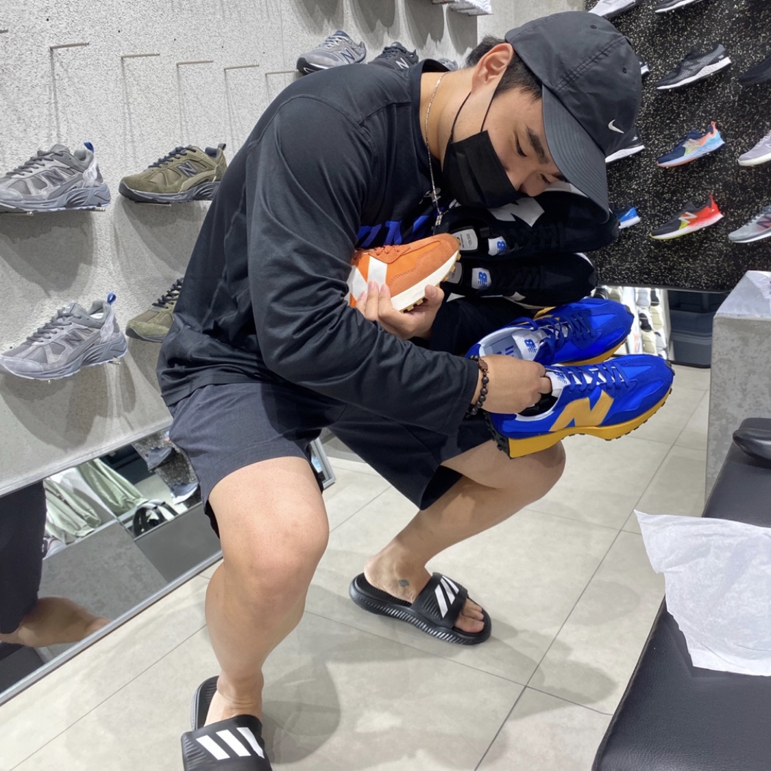 New Balance 327 Orange, New Balance 327 Blue 착용 스타일