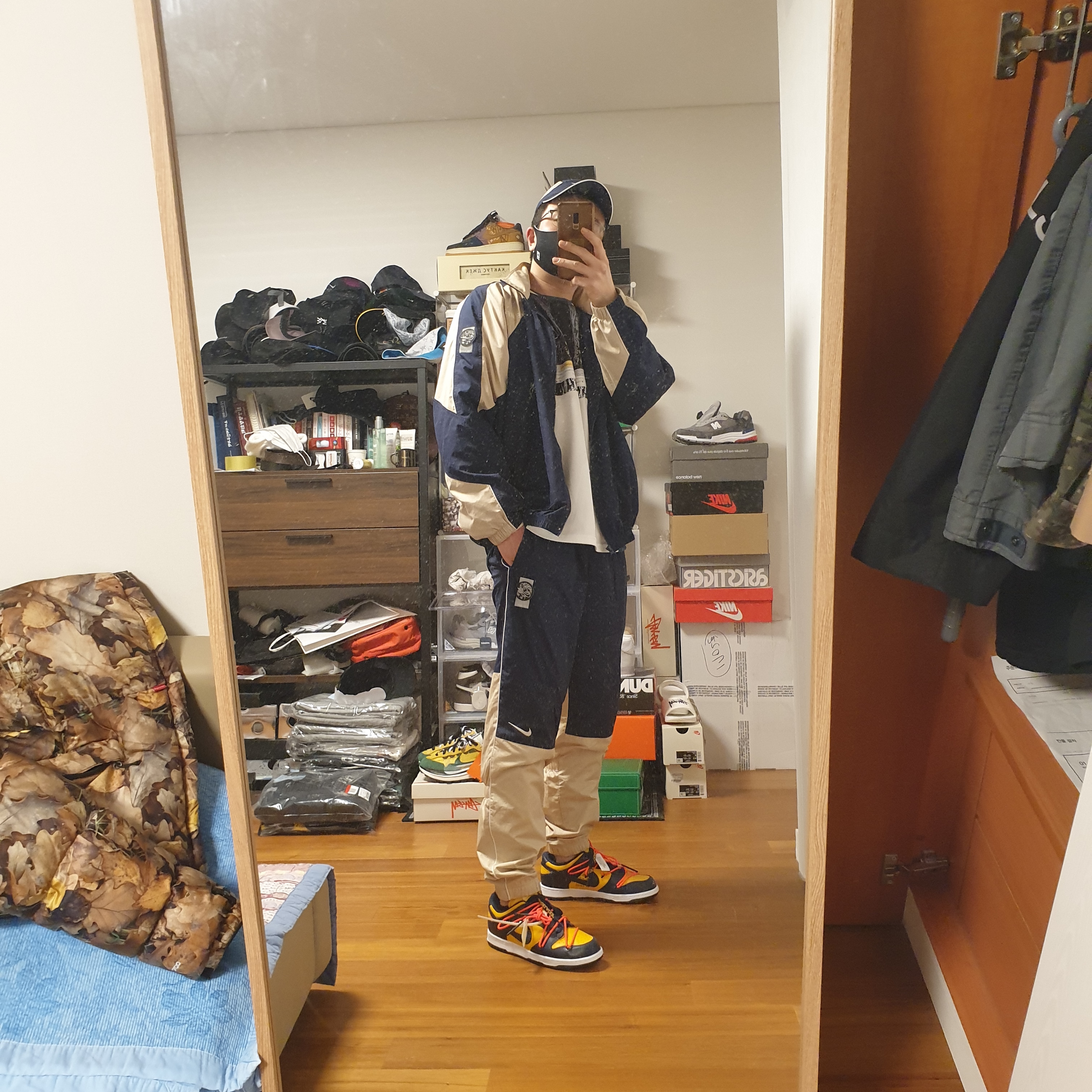 Nike x Off-White Dunk Low University Gold Midnight Navy 착용 스타일 - 1