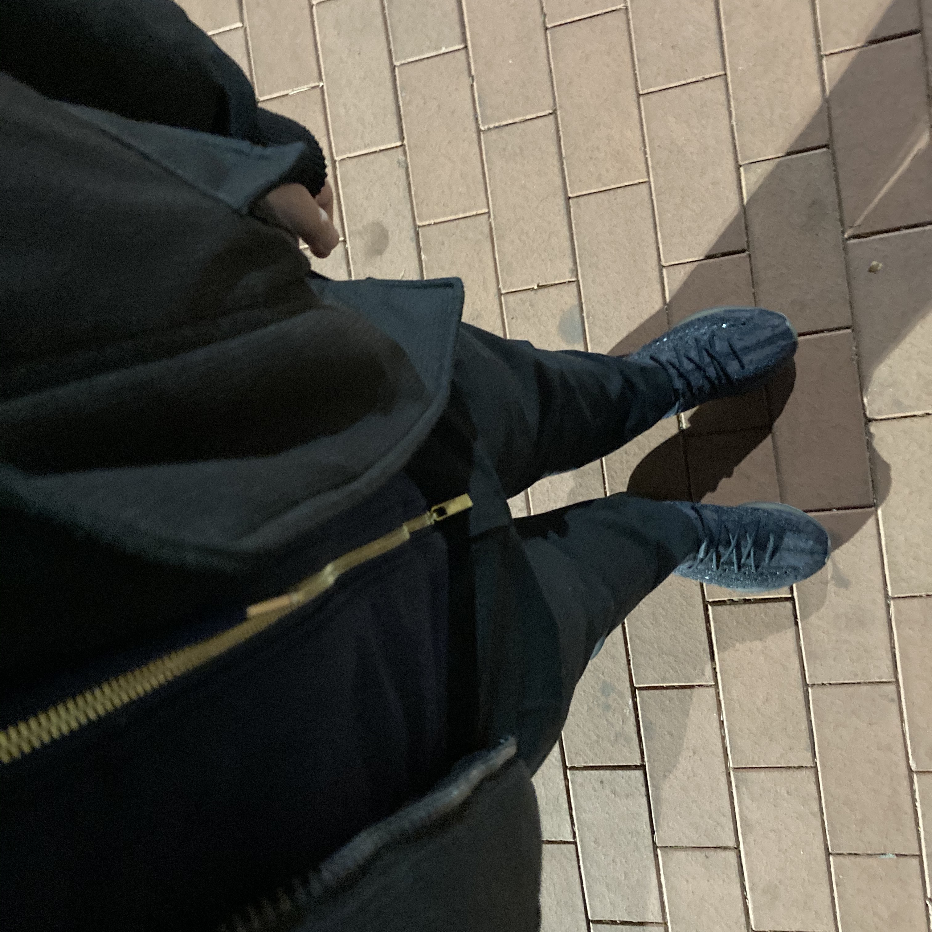 Adidas Yeezy Boost 380 Onyx - Non-Reflective 착용 스타일