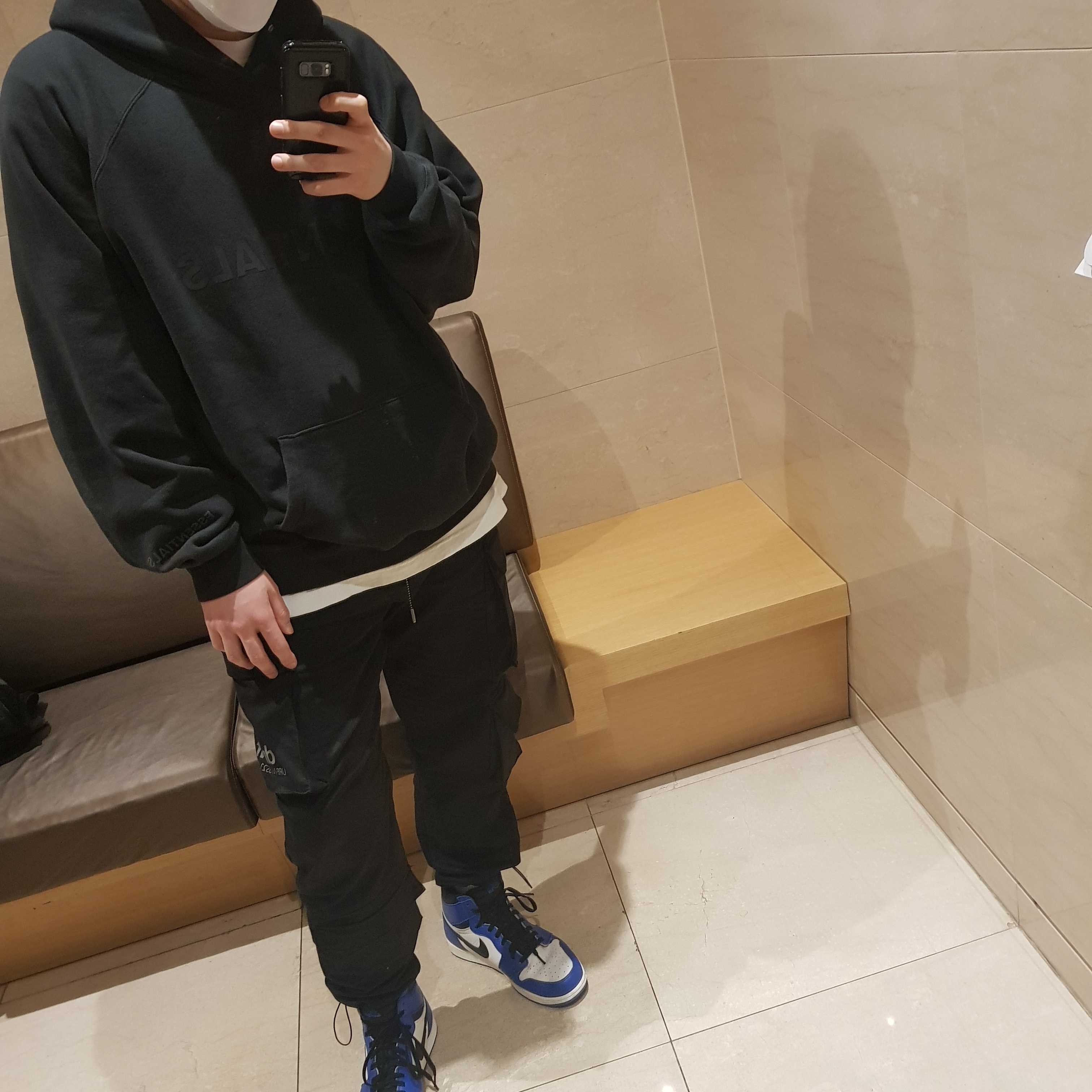 Essentials 3D Silicon Applique Pullover Hoodie Dark Slate/Black 2020, Jordan 1 Retro High Game Royal 착용 스타일
