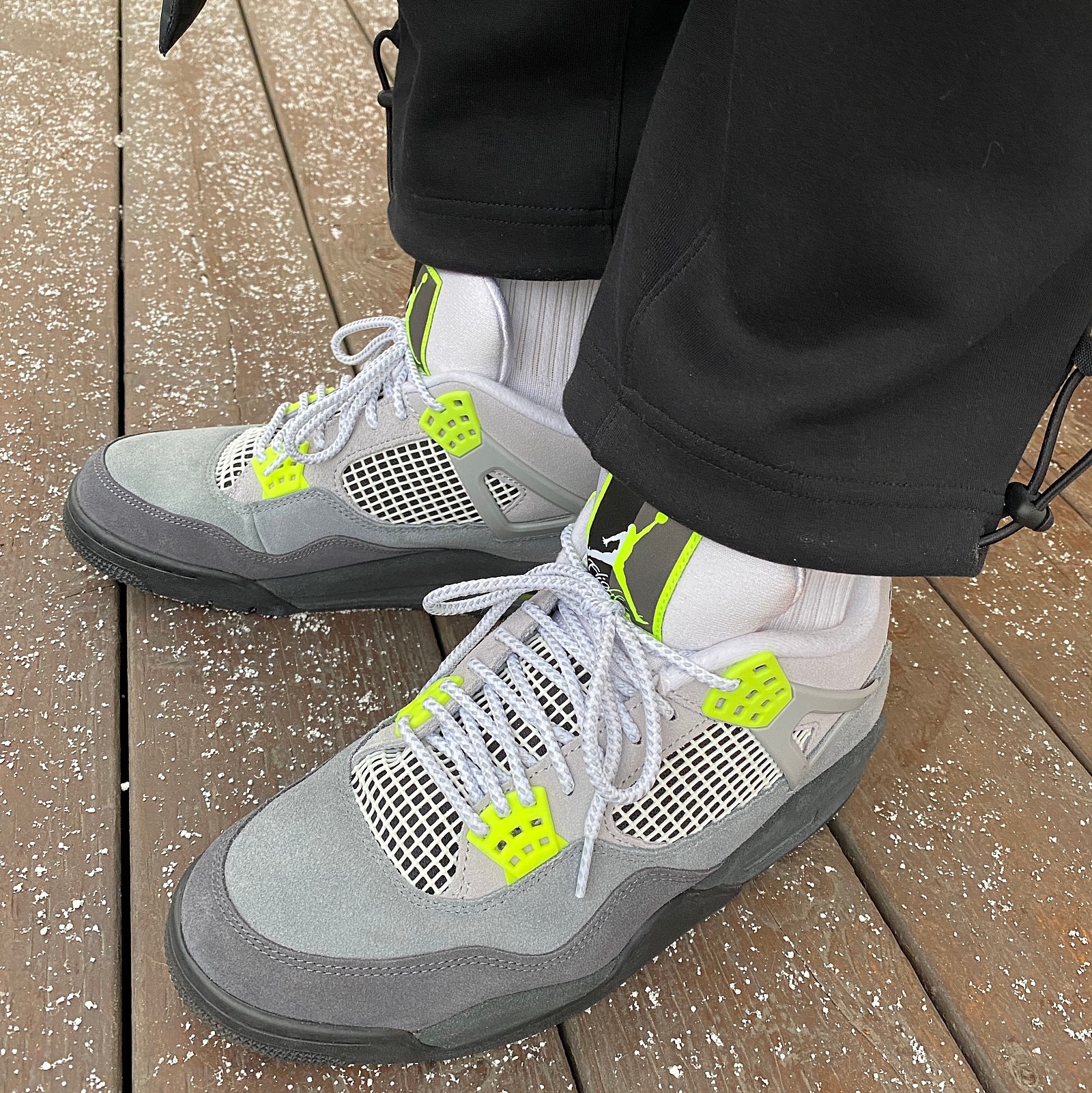 Jordan 4 Retro SE Neon 95 착용 스타일 - 1