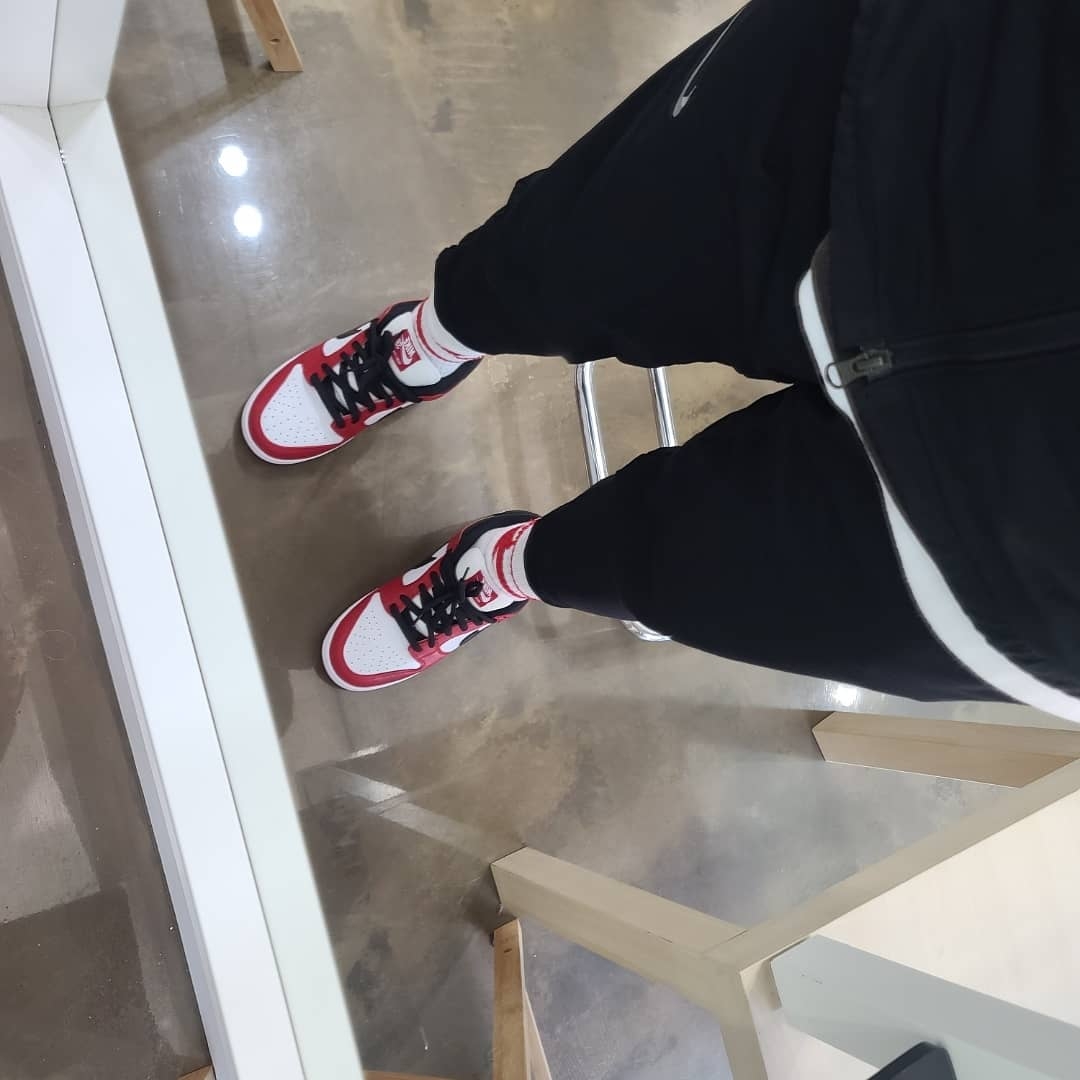 Nike SB Dunk Low Pro Chicago 착용 스타일 - 1