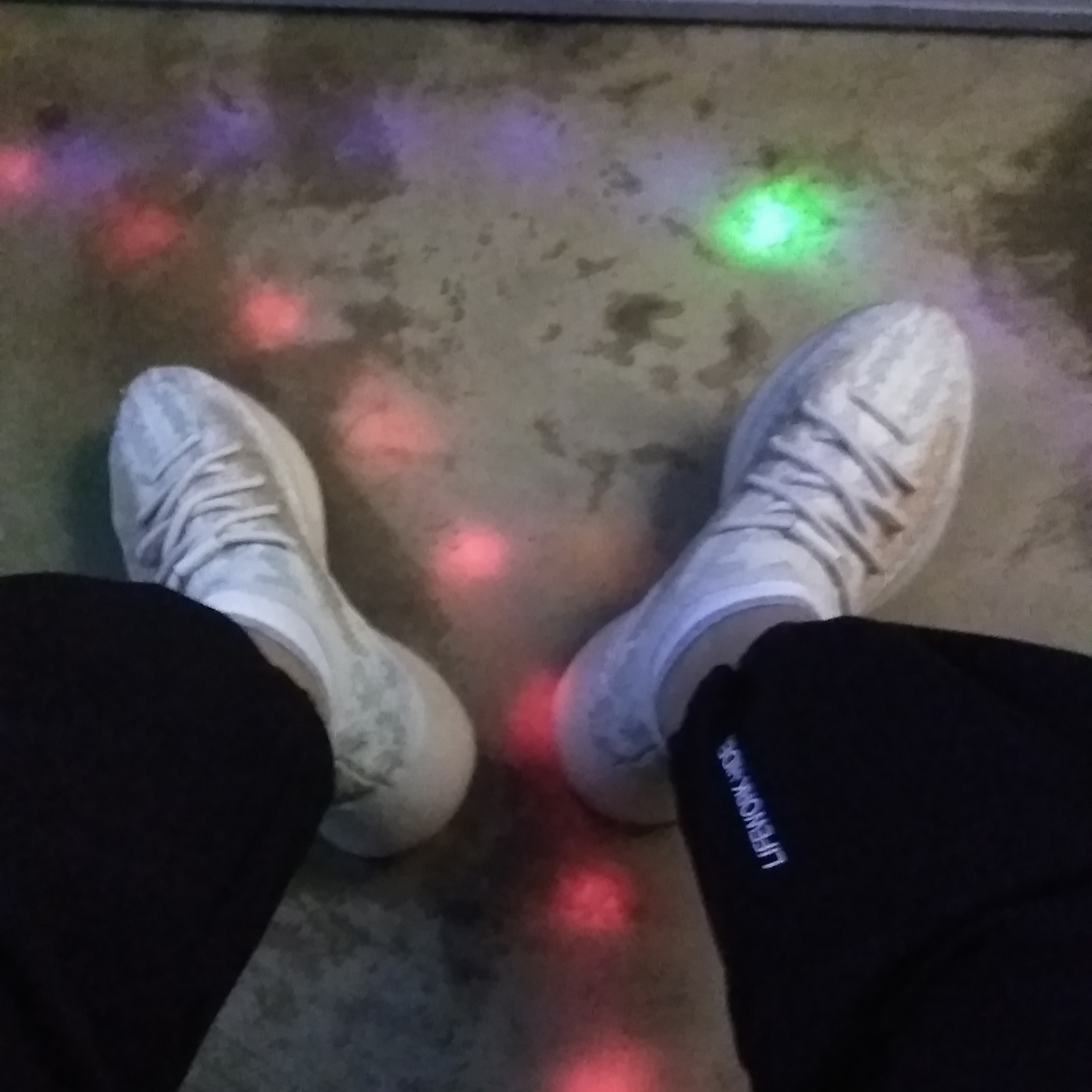 Adidas Yeezy Boost 380 Yecoraite - Reflective 착용 스타일
