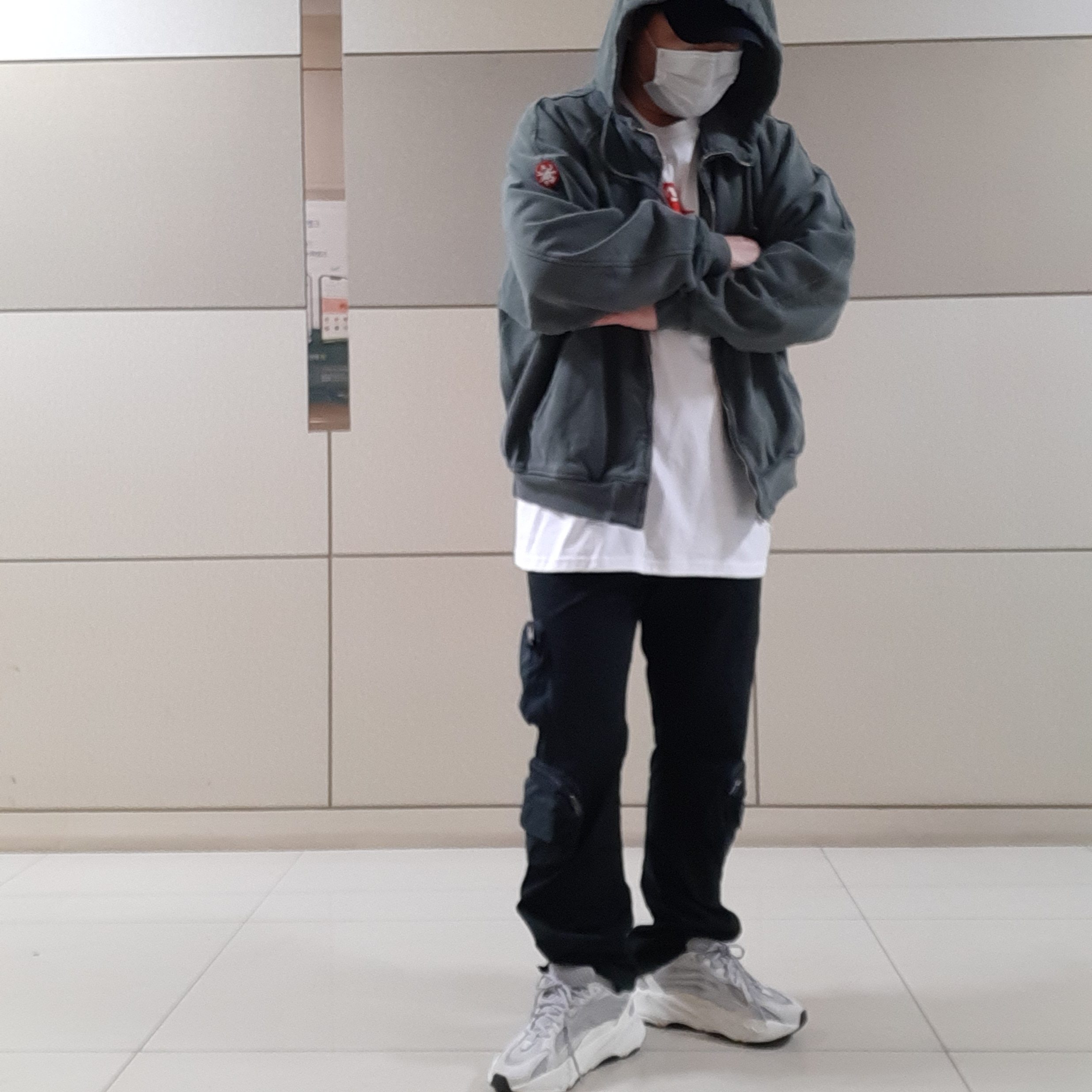 Supreme Cross Box Logo T-Shirt White - 20FW, Adidas Yeezy Boost 700 V2 Static 2018 착용 스타일