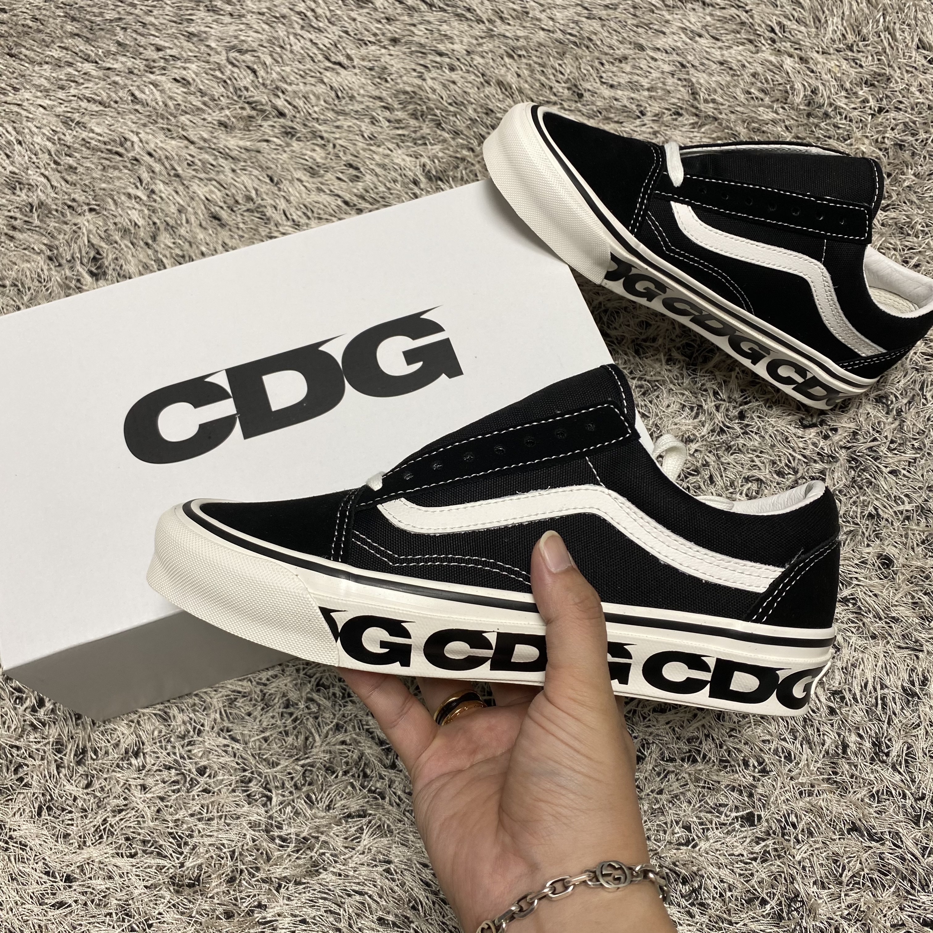 Vans Vault x CDG OG Old Skool LX Side Wall 착용 스타일 - 1