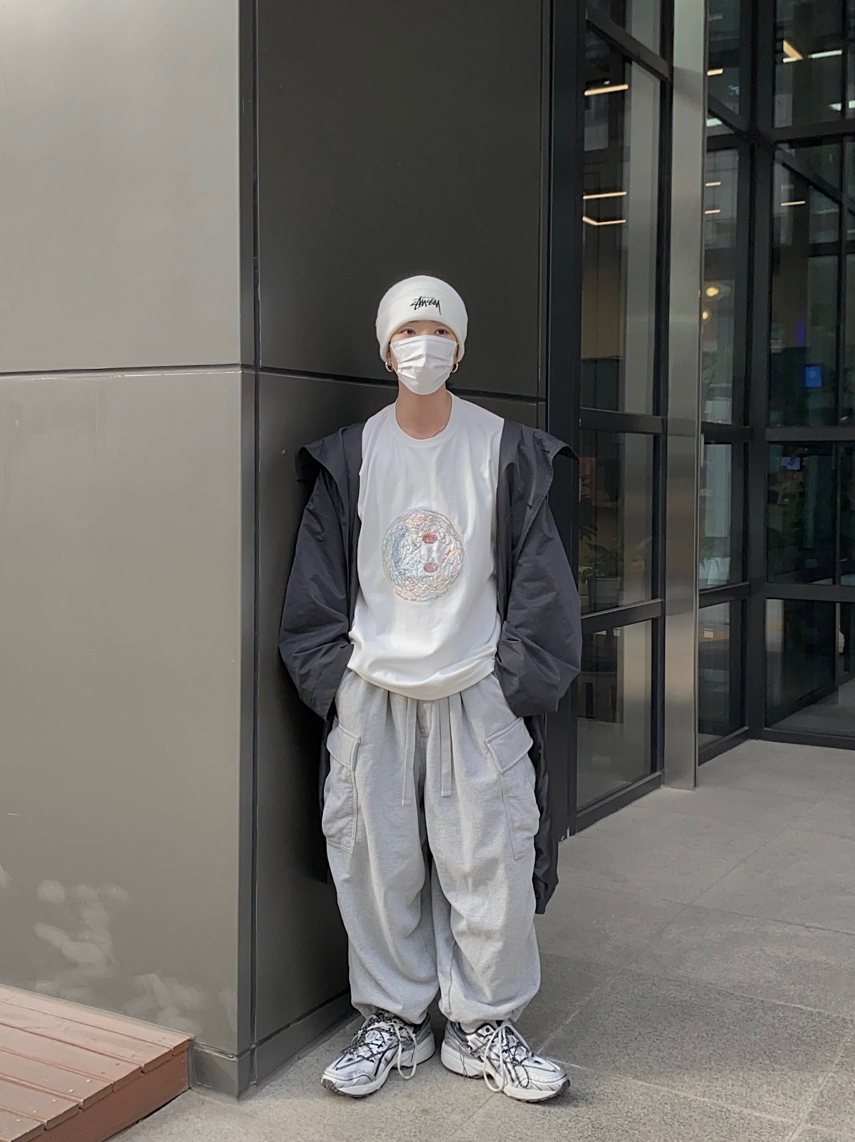 Nike x Stussy Cuff Beanie White, Asics x Andersson Bell Gel-1090 Glacier Grey Silver 착용 스타일 - 2