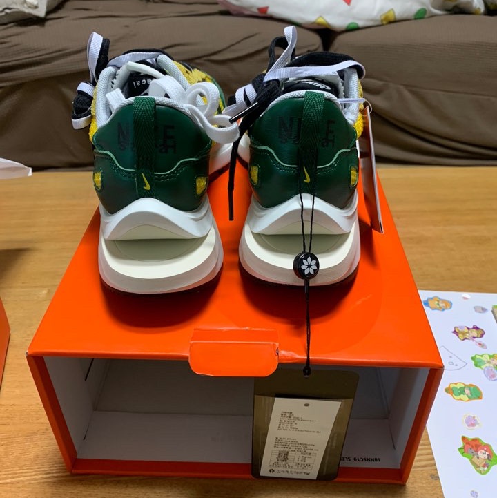 Nike x Sacai VaporWaffle Tour Yellow & Gorge Green Sail 착용 스타일 - 2