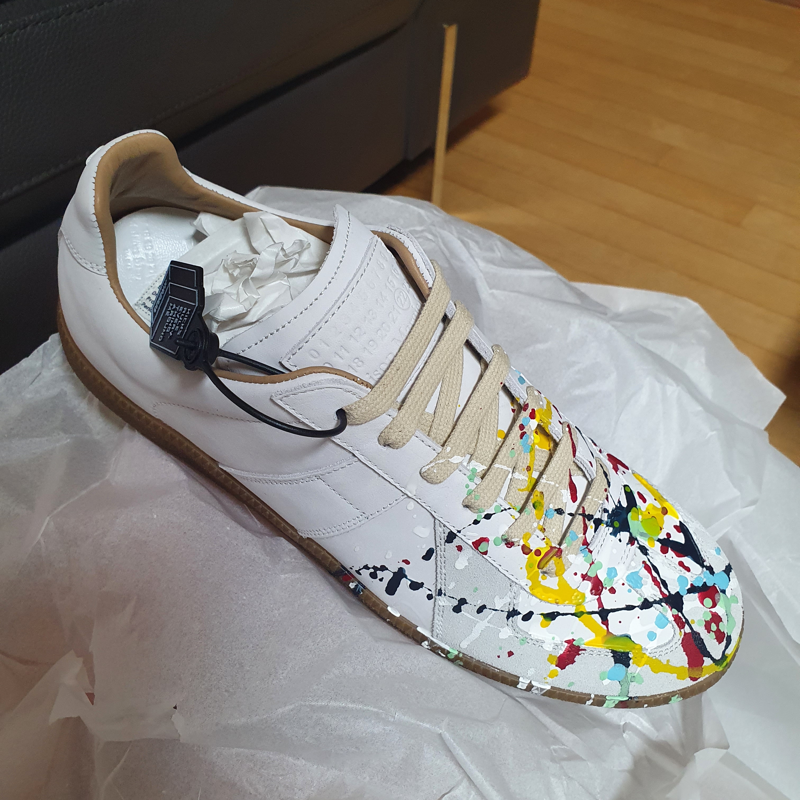 Maison Margiela Replica Paint Drop Sneakers 착용 스타일