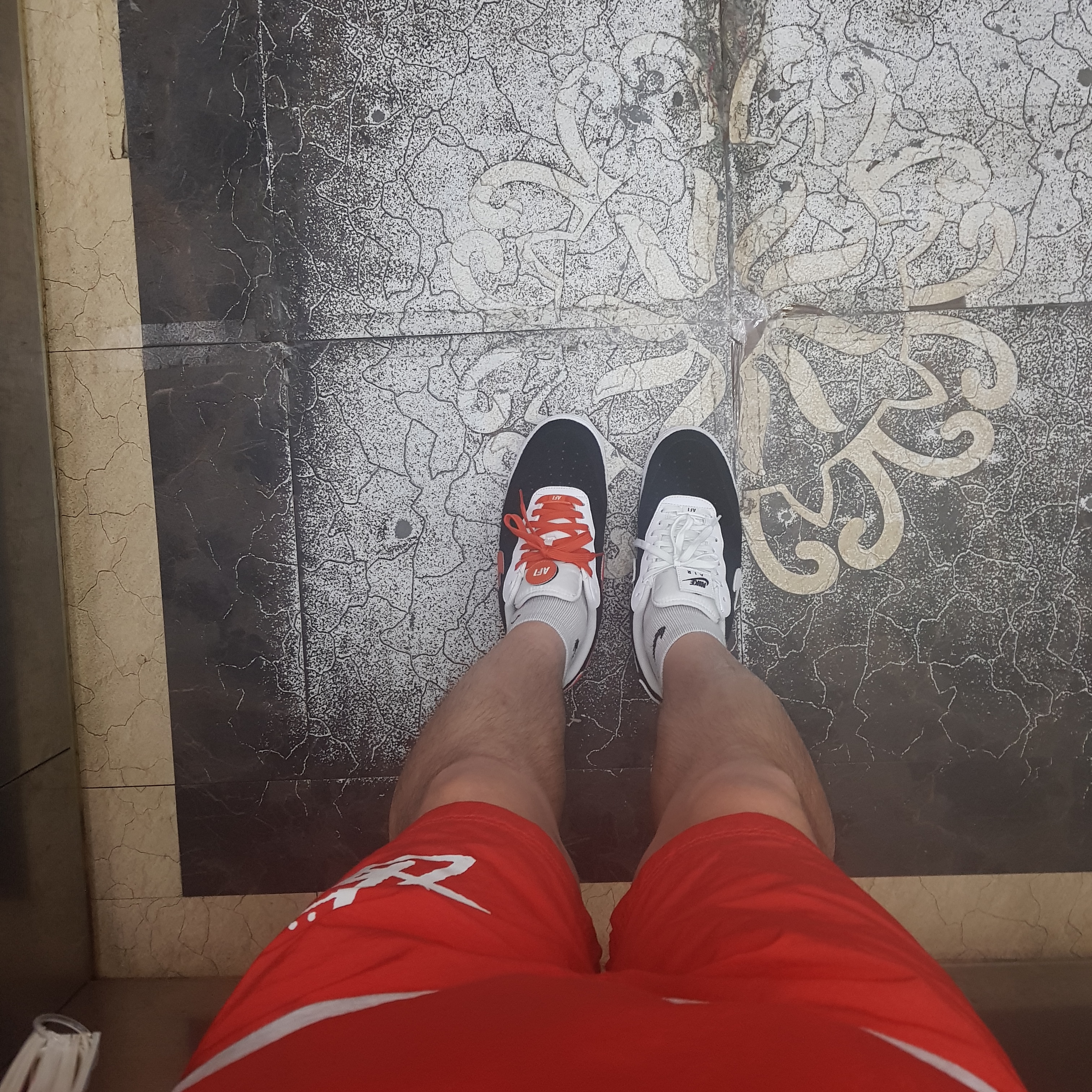 Nike Air Force 1/1 Cosmic Clay, Nike x Stussy Windrunner Jacket Habanero Red 착용 스타일 - 2