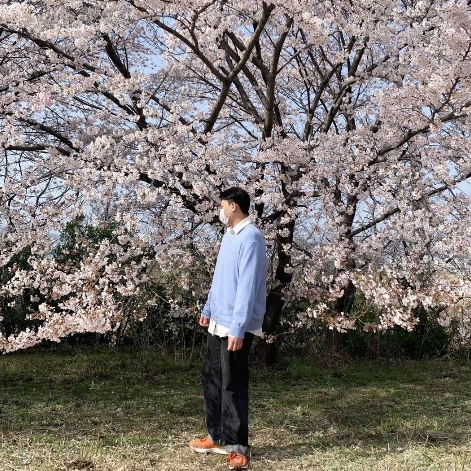 New Balance 327 Orange 착용 스타일