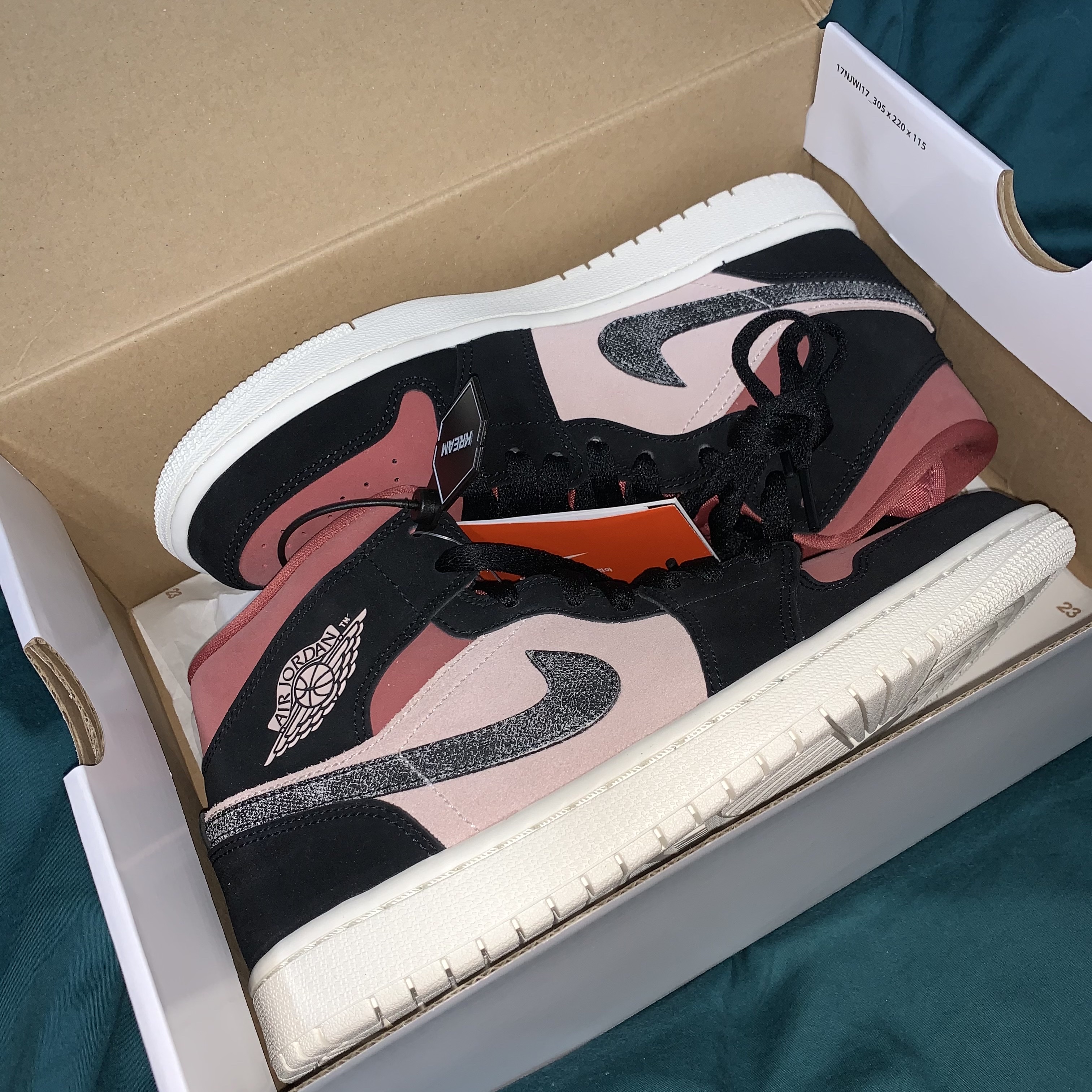 (W) Jordan 1 Mid Burgundy Dusty Pink 착용 스타일