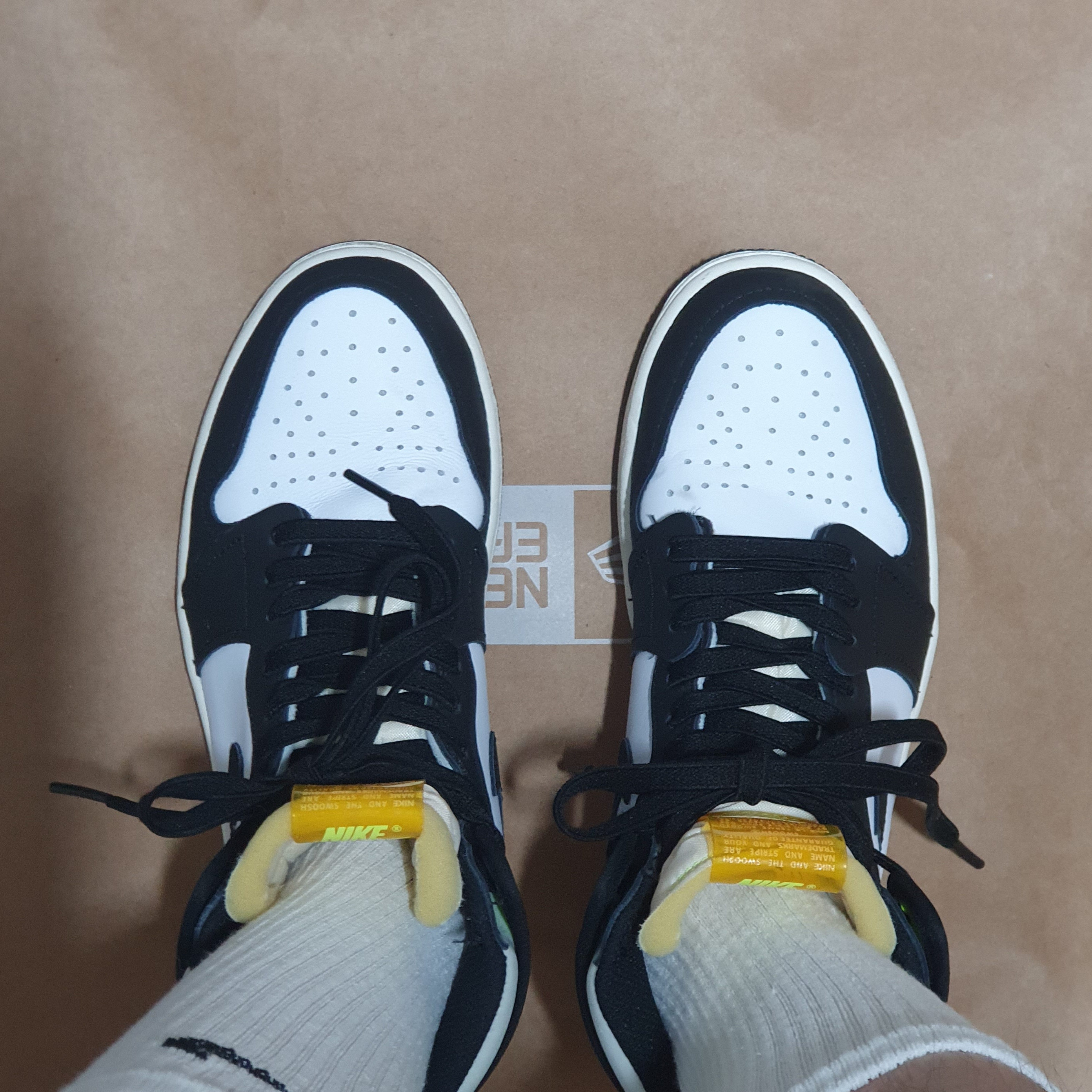 Jordan 1 Retro High OG Volt Gold 착용 스타일 - 1