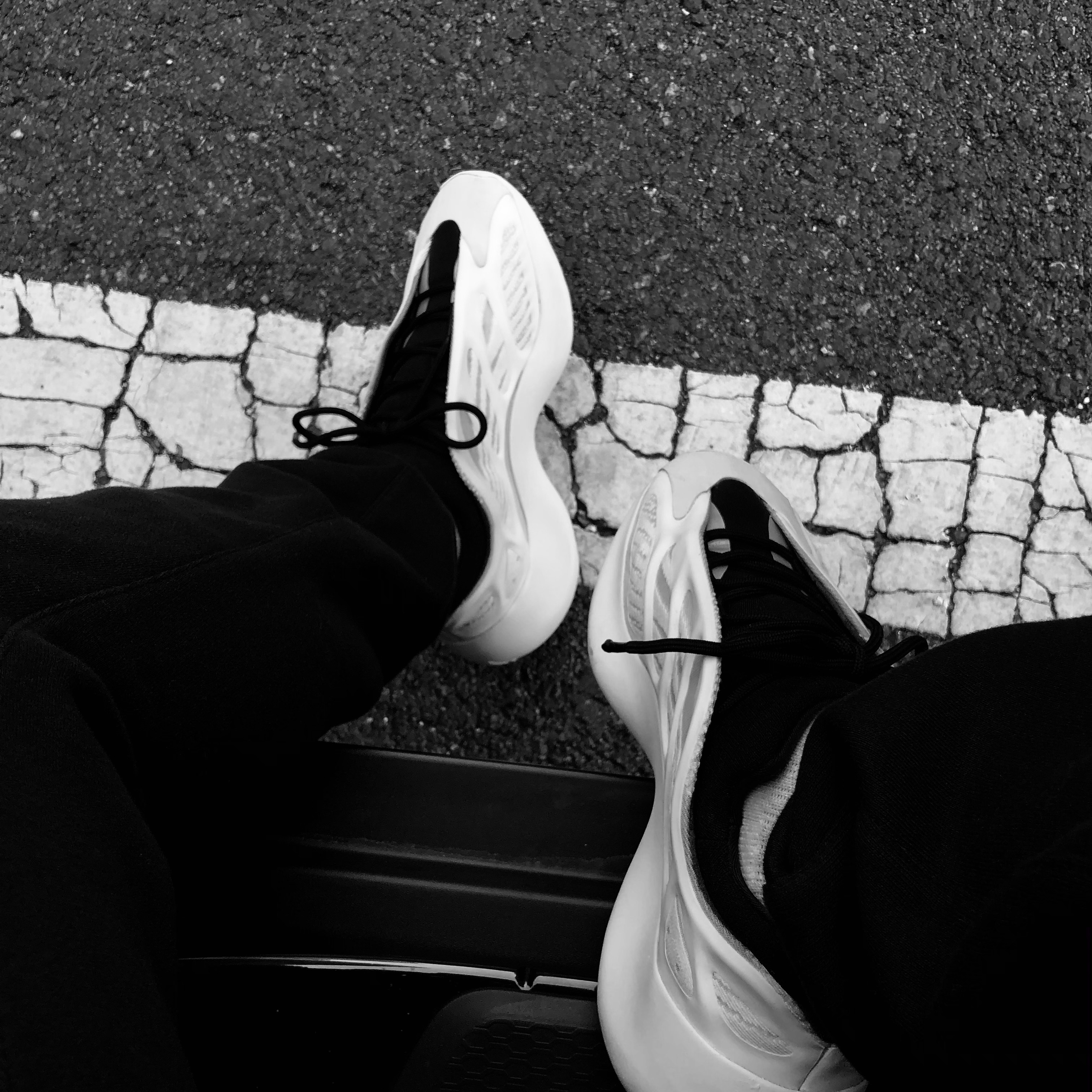 Adidas Yeezy 700 V3 Azael 2019 착용 스타일 - 1