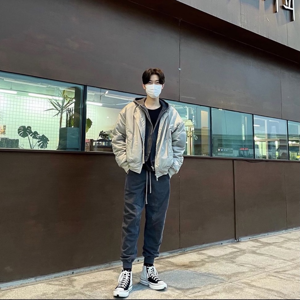 Converse x Feng Chen Wang Chuck 70 2-in-1 Natural Ivory Black 착용 스타일