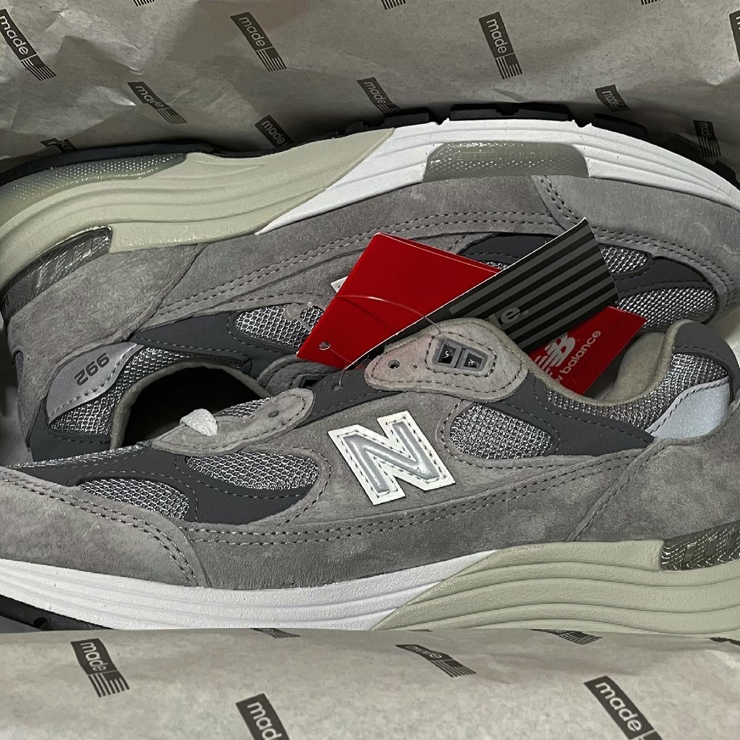 New Balance 992 Made in USA Grey - D Standard 착용 스타일