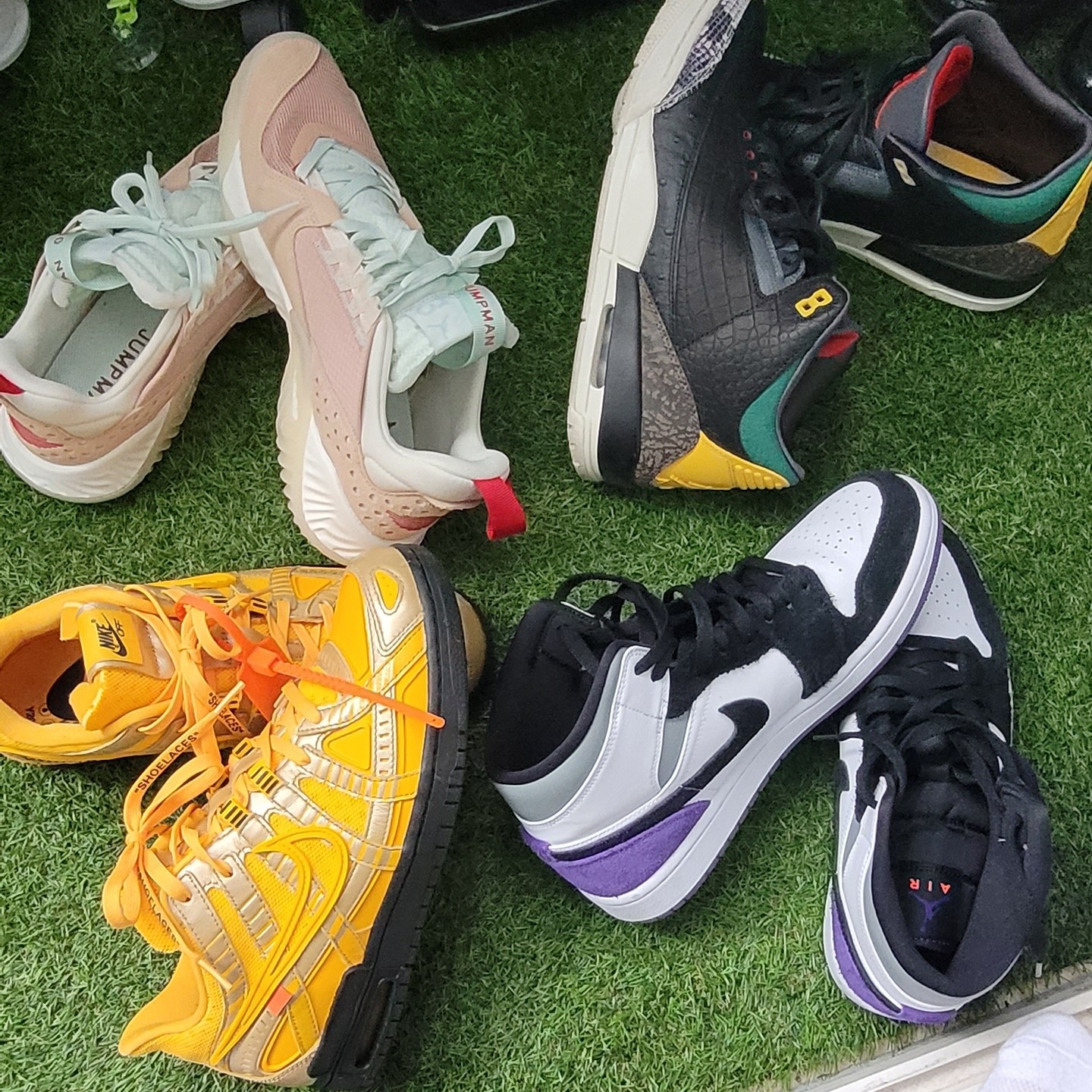 Nike x Off-White Air Rubber Dunk University Gold, Jordan 1 Mid SE Court Purple 착용 스타일 - 1