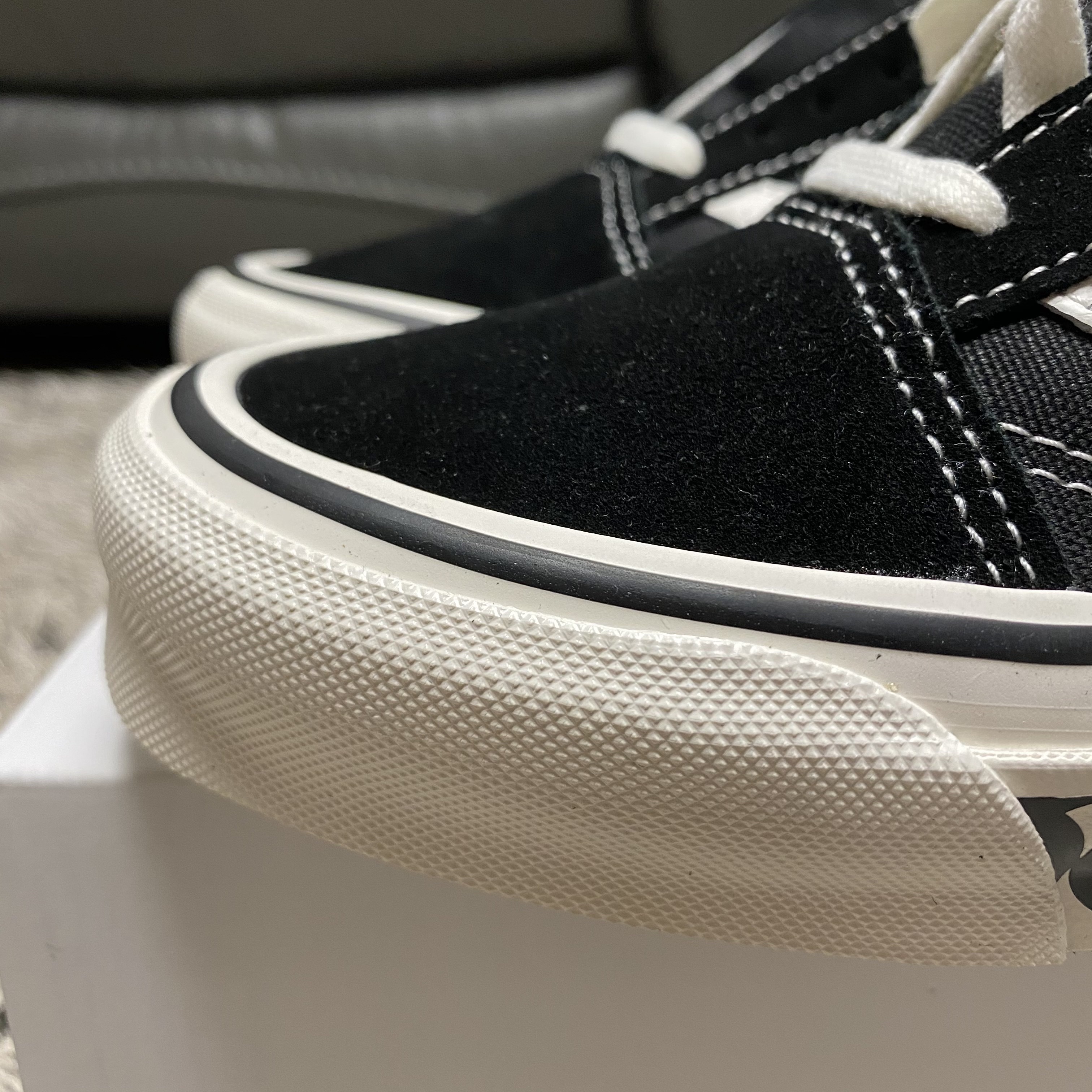 Vans Vault x CDG OG Old Skool LX Side Wall 착용 스타일 - 2