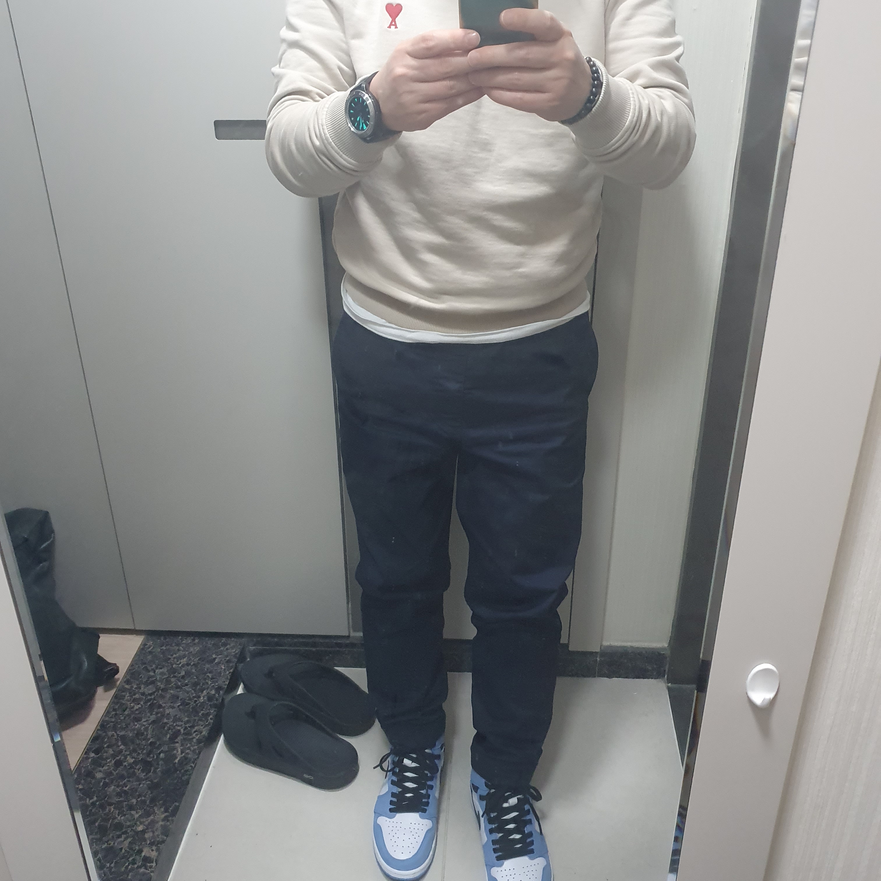 Jordan 1 Retro High OG University Blue 착용 스타일
