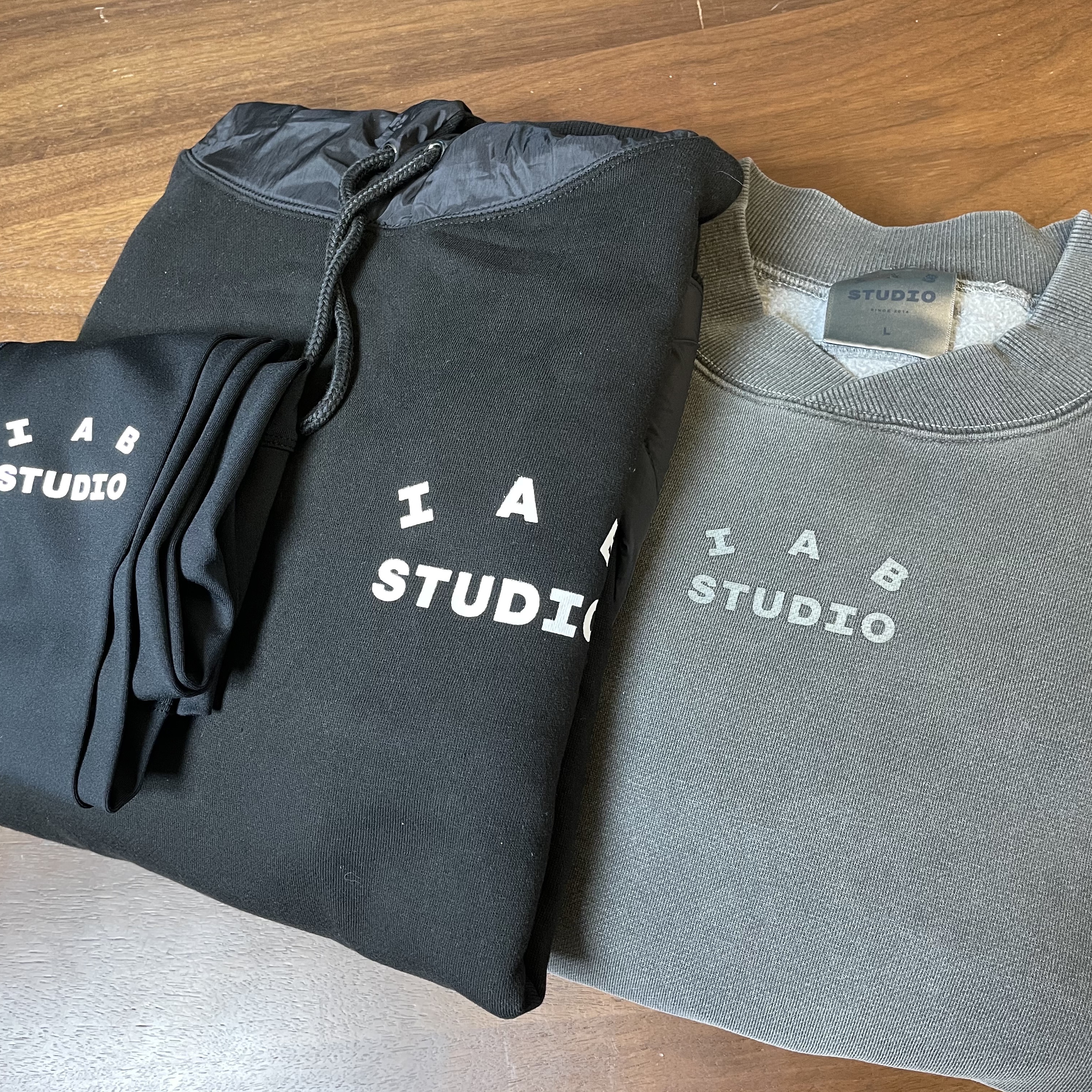 IAB Studio Woven Hoodie Black, IAB Studio Pigment Crewneck Black 착용 스타일