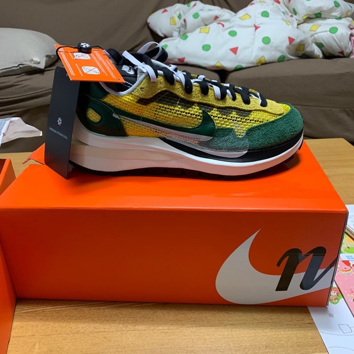 Nike x Sacai VaporWaffle Tour Yellow & Gorge Green Sail 착용 스타일 - 1