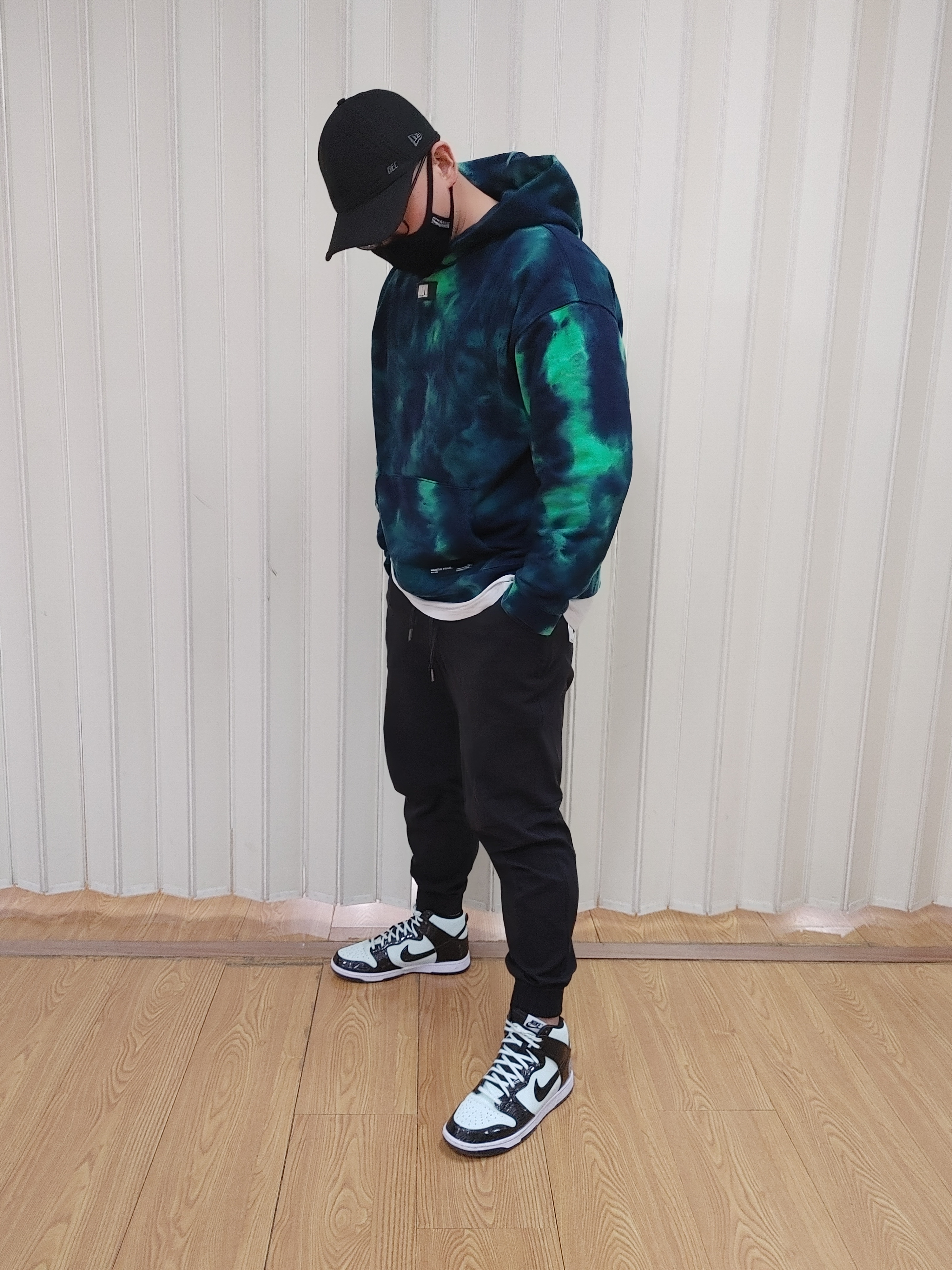 Nike Dunk High Barely Green 착용 스타일