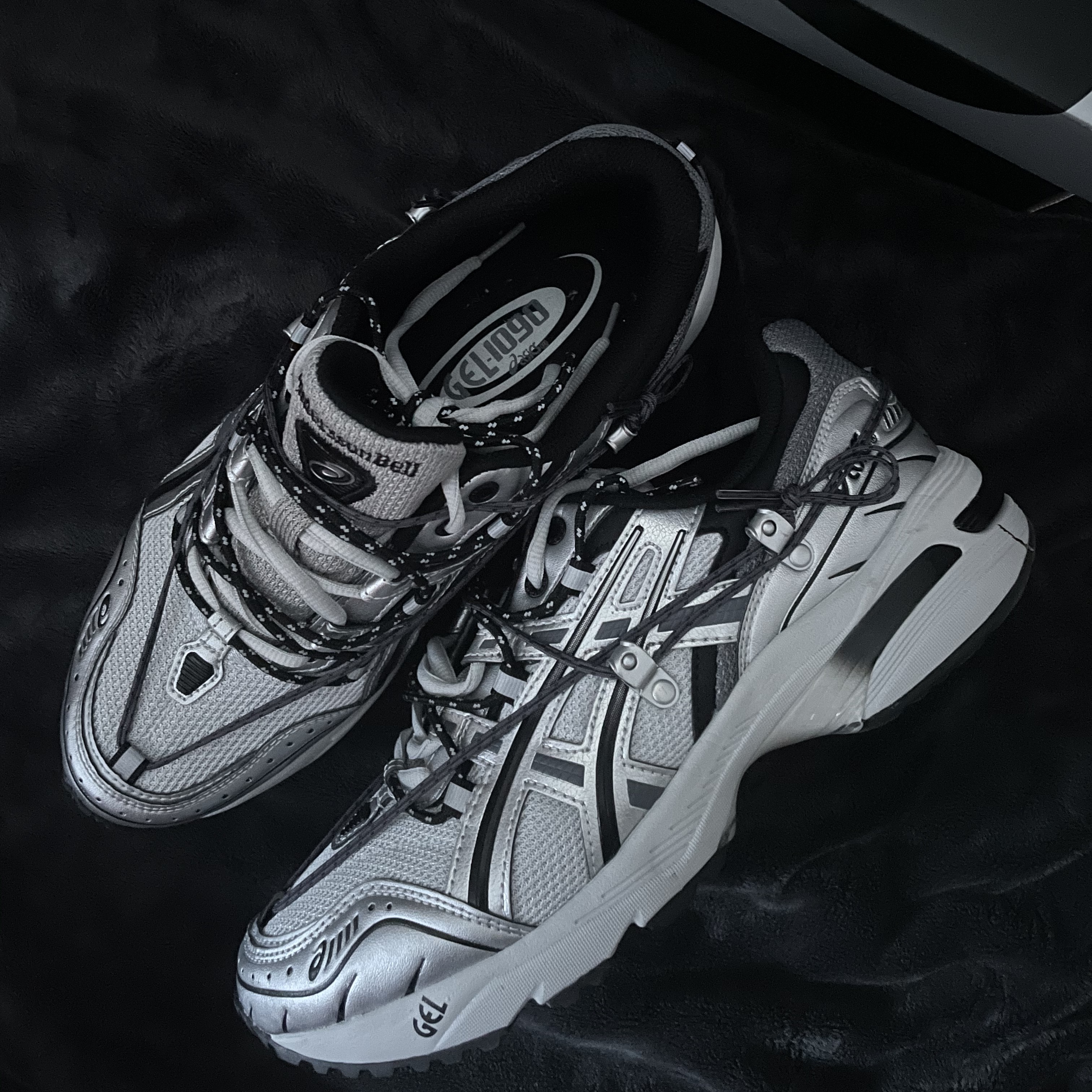 Asics x Andersson Bell Gel-1090 Glacier Grey Silver, Asics x Andersson Bell Gel-1090 White Orange 착용 스타일 - 1