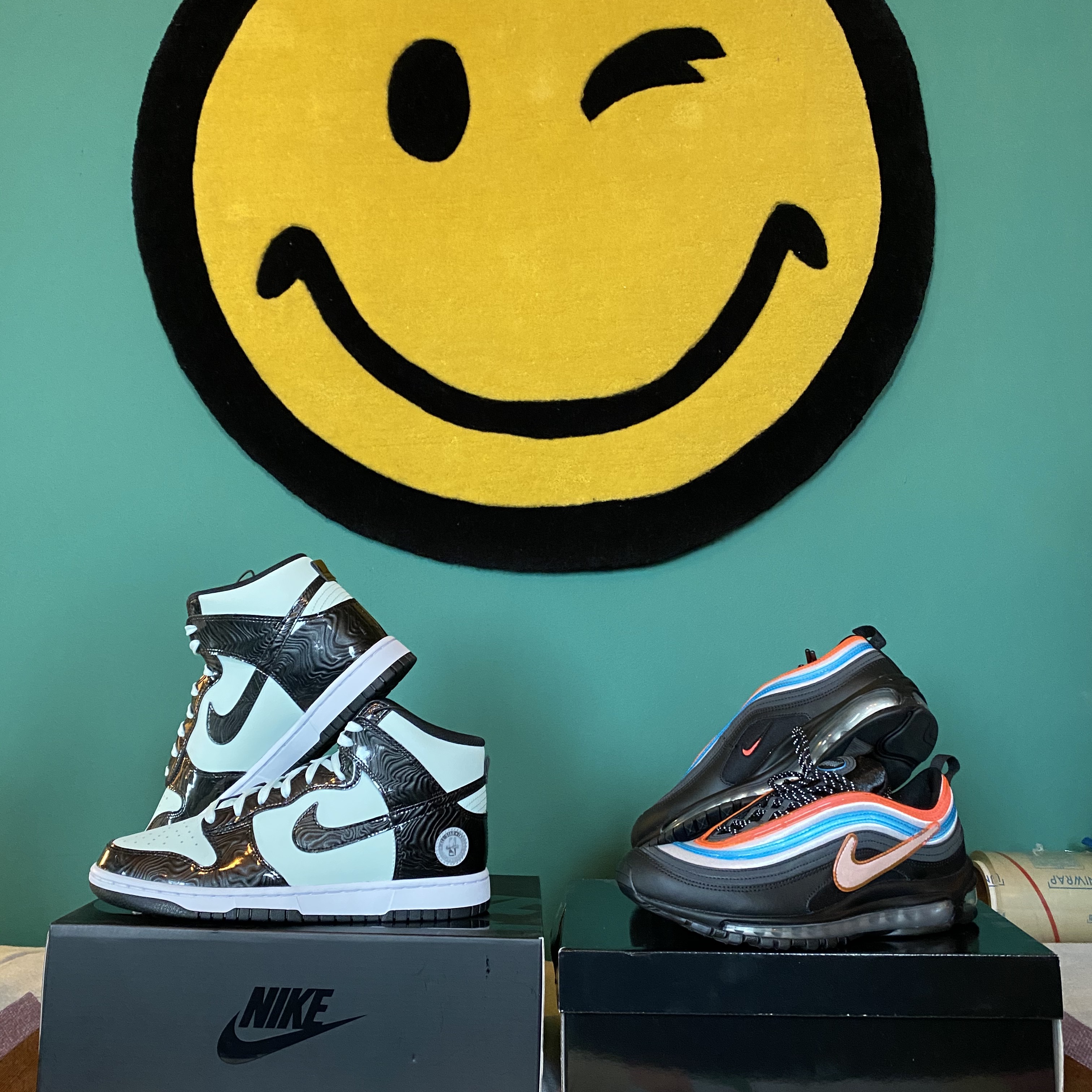 Nike Dunk High Barely Green, Nike Air Max 97 Neon Seoul 착용 스타일