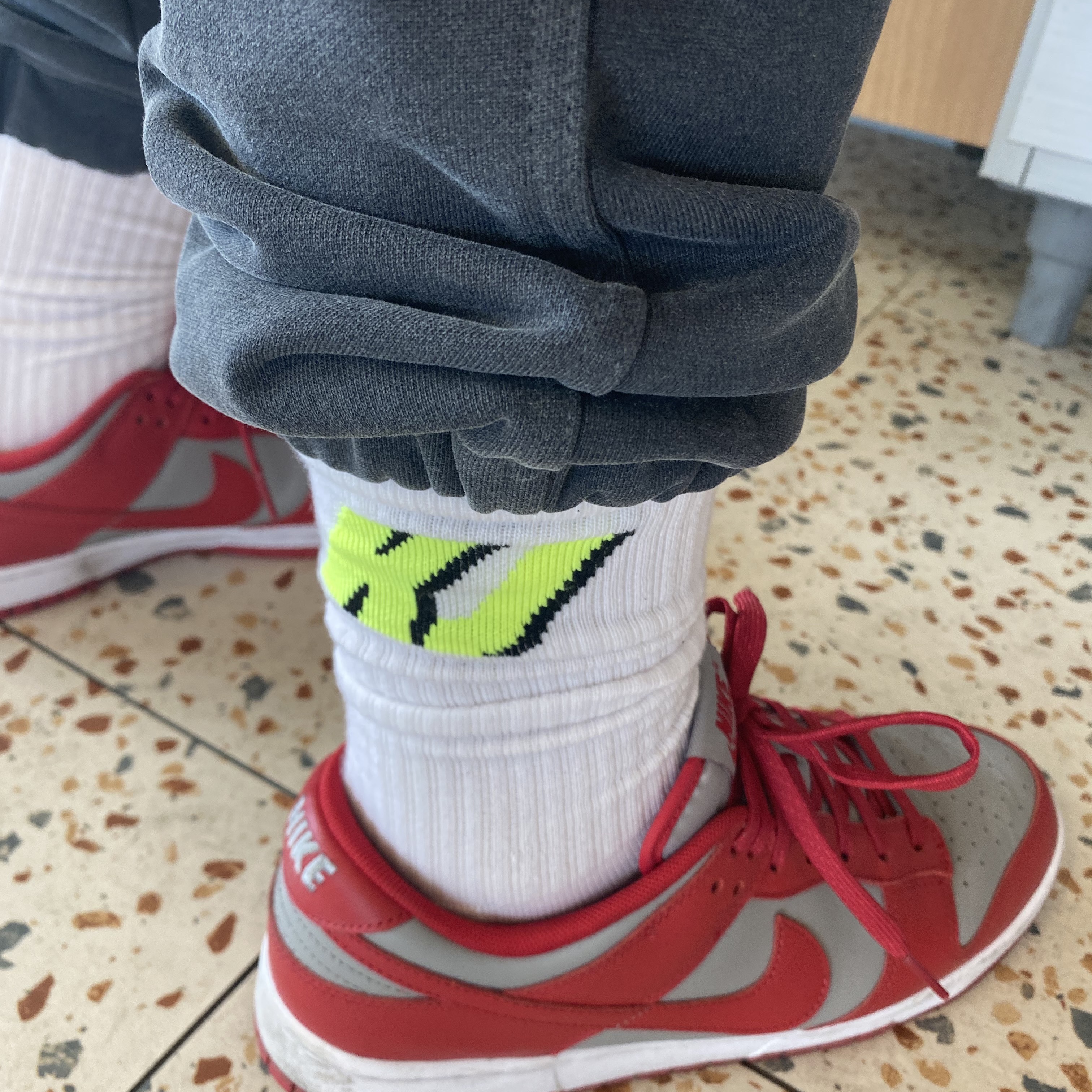 Nike x Kim Jones Crew Socks White (2 Pack), Nike Dunk Low Retro Medium Grey 착용 스타일 - 2