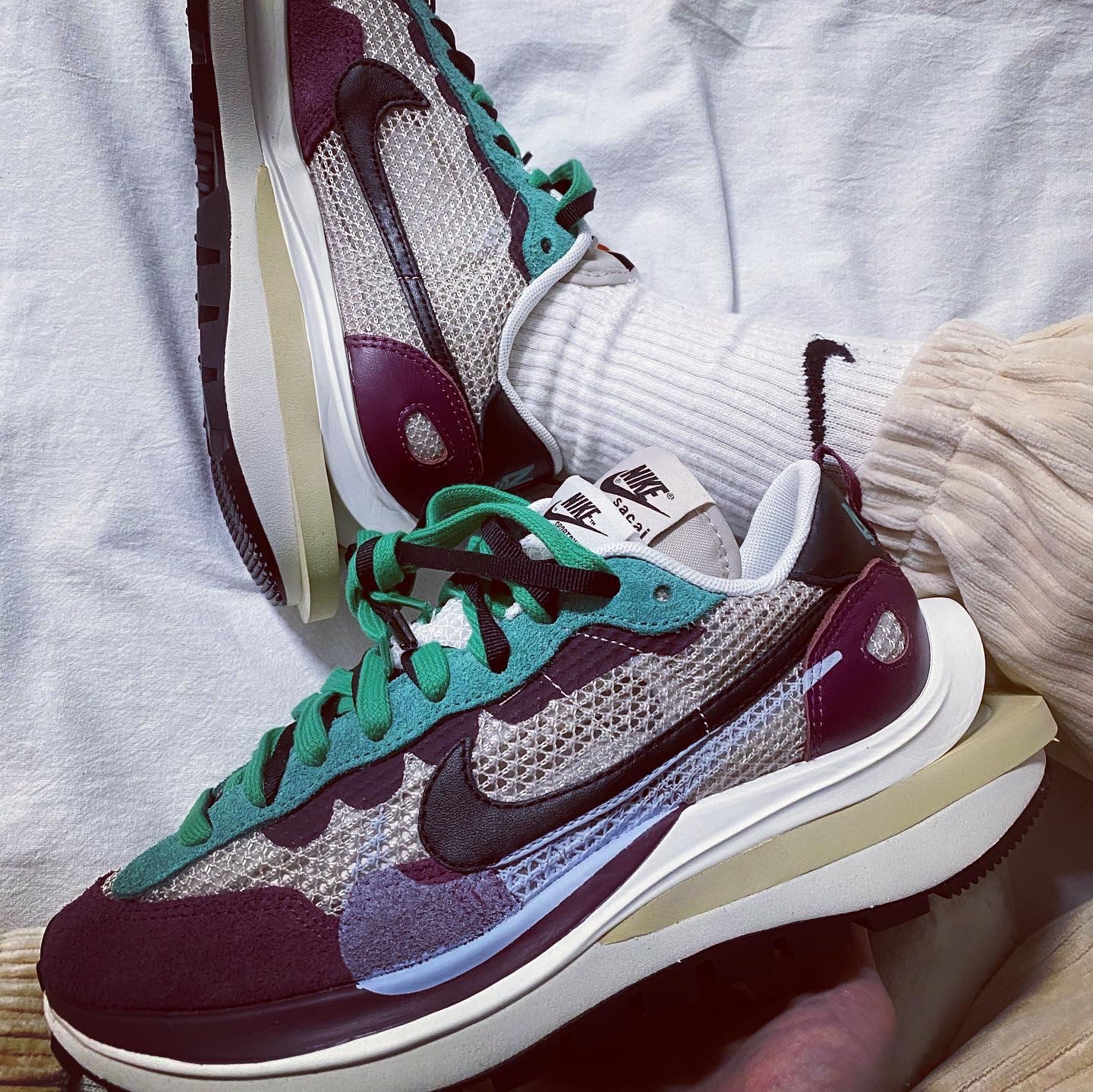 Nike x Sacai VaporWaffle String & Black Villain Red 착용 스타일 - 1