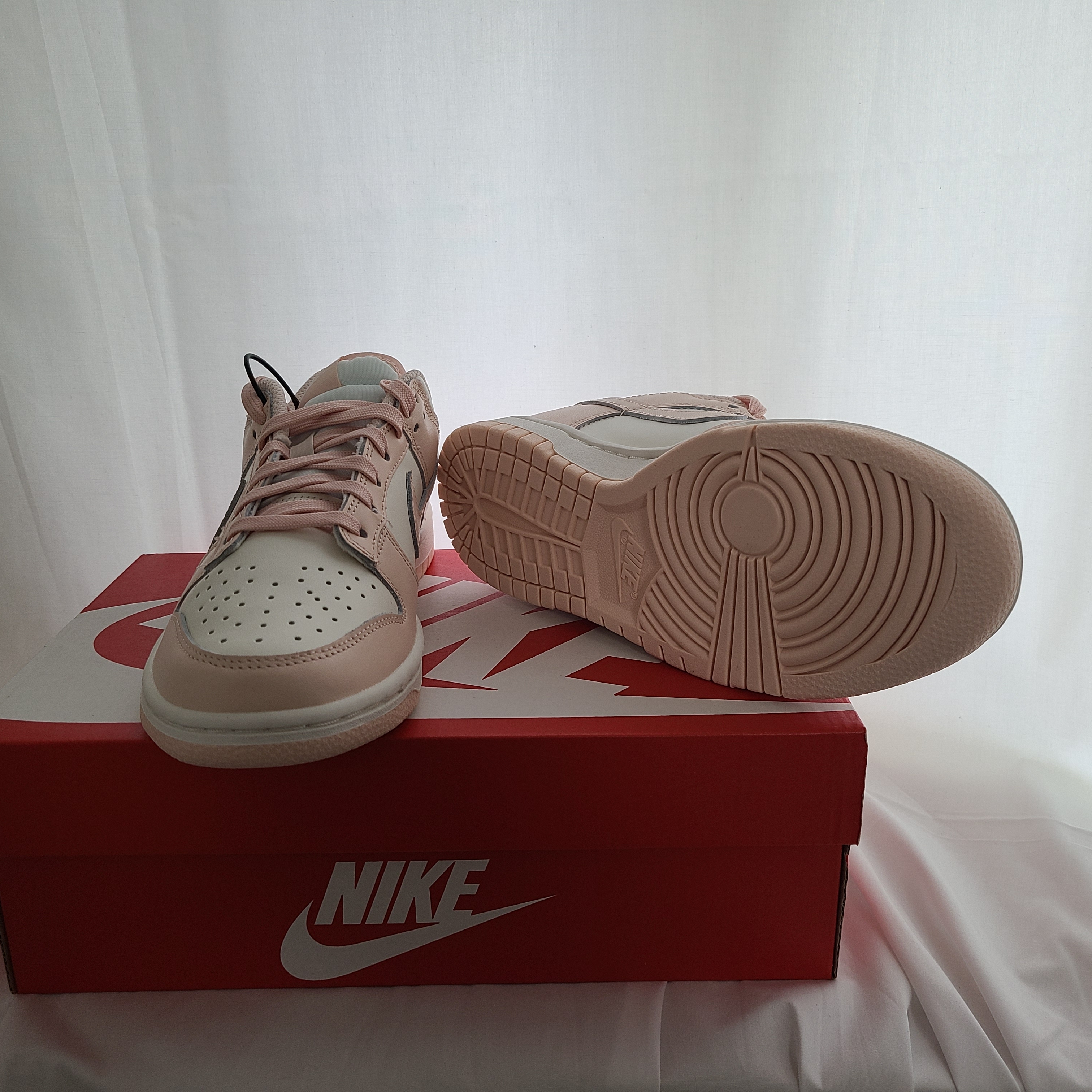 (W) Nike Dunk Low Orange Pearl 착용 스타일 - 3