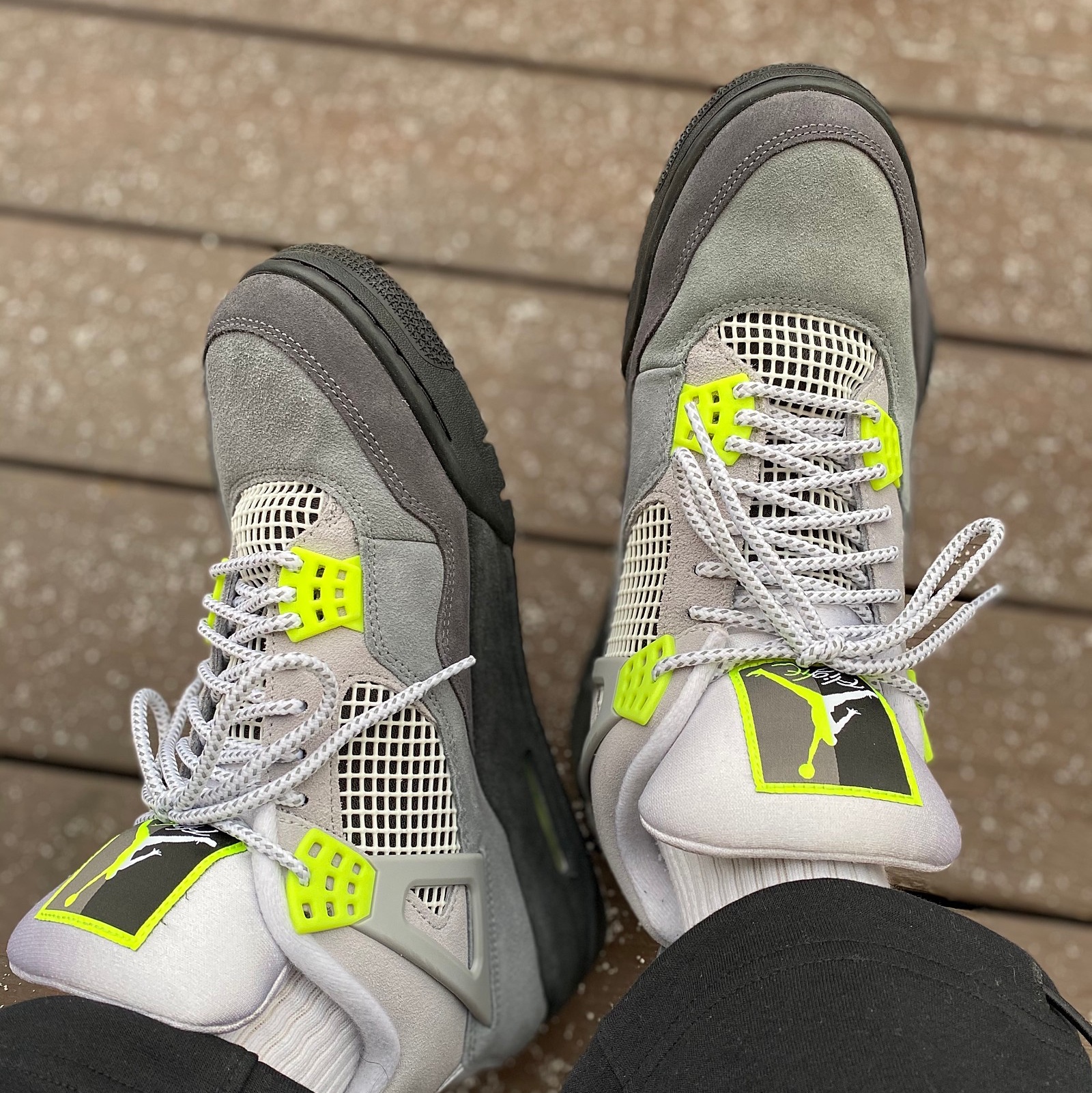 Jordan 4 Retro SE Neon 95 착용 스타일 - 2