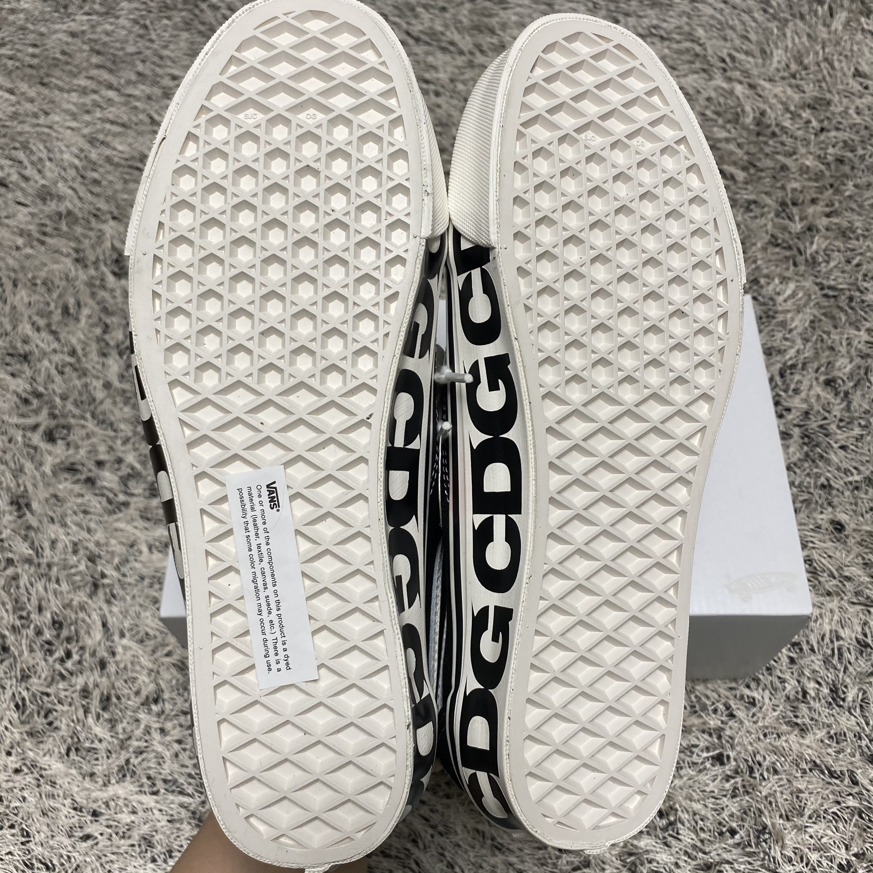 Vans Vault x CDG OG Old Skool LX Side Wall 착용 스타일 - 5