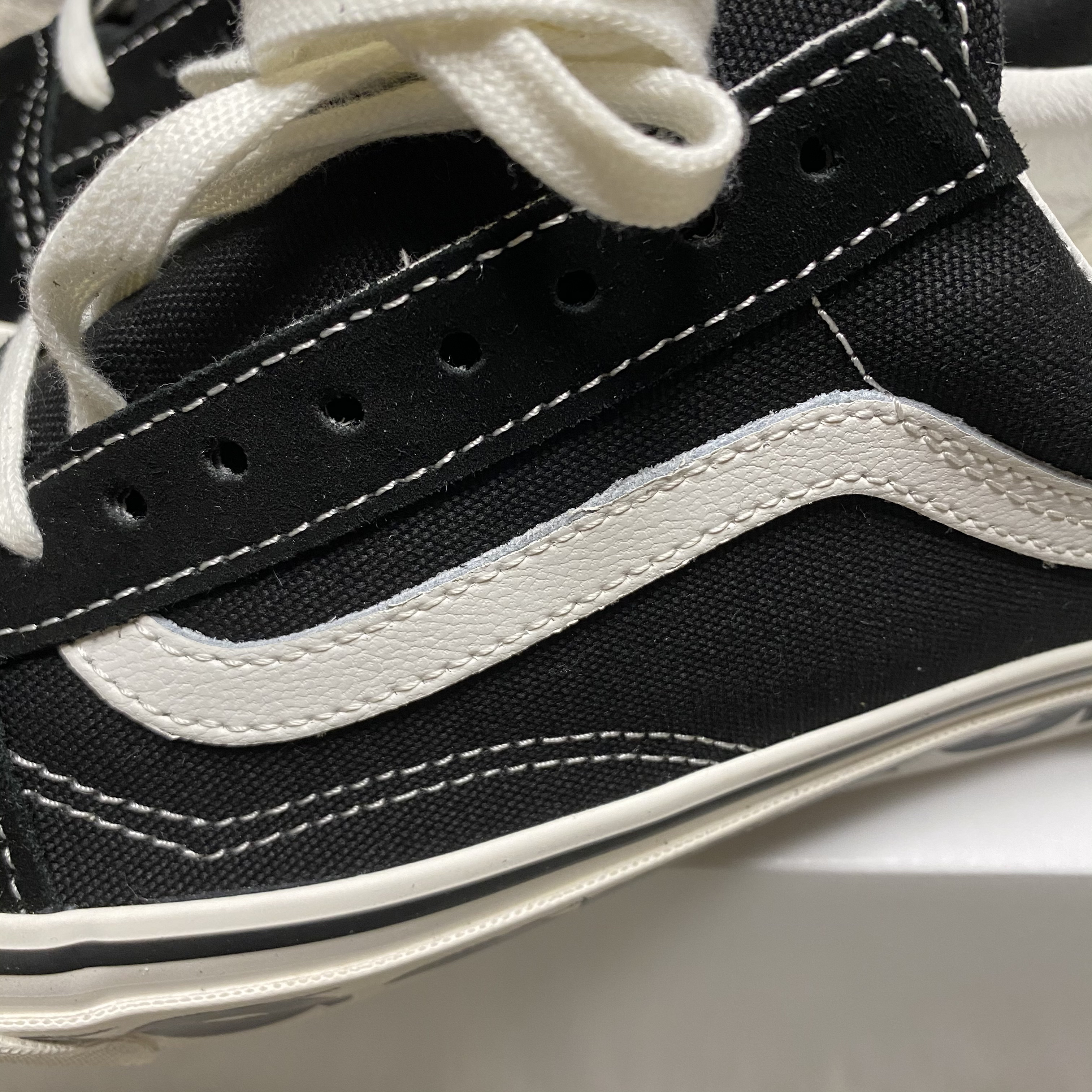 Vans Vault x CDG OG Old Skool LX Side Wall 착용 스타일 - 3