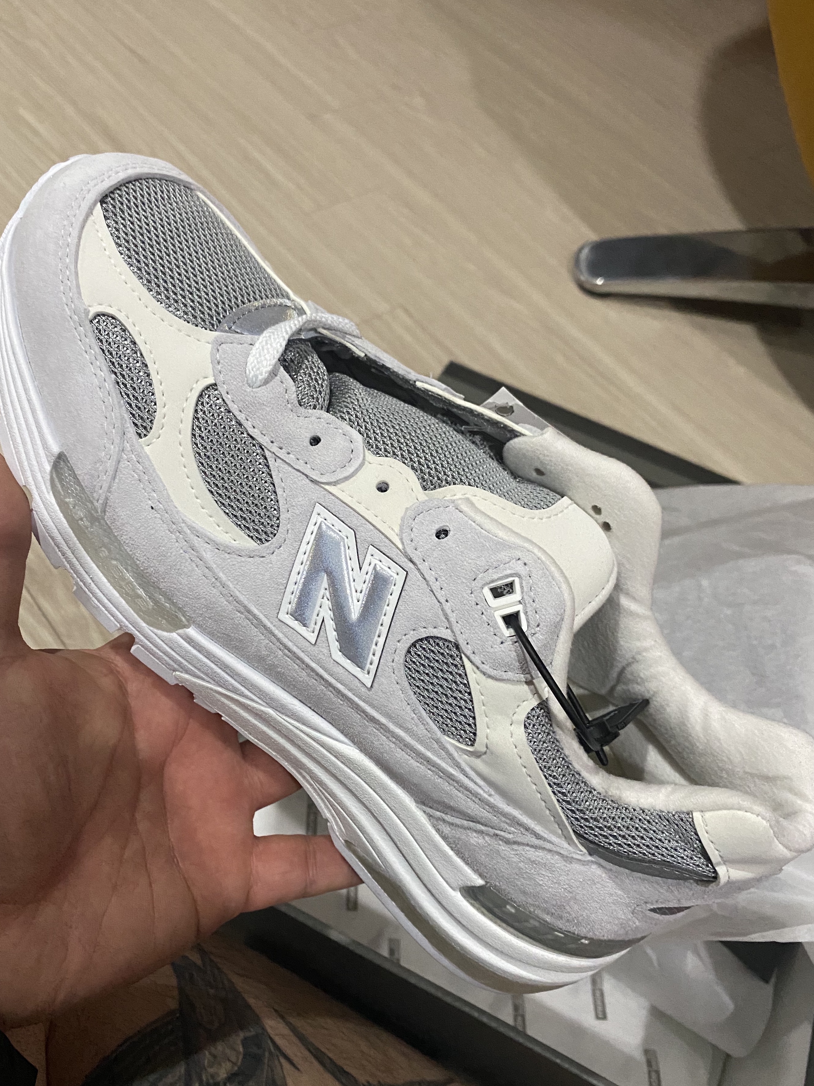 New Balance 992 Made in USA White Silver 착용 스타일 - 2